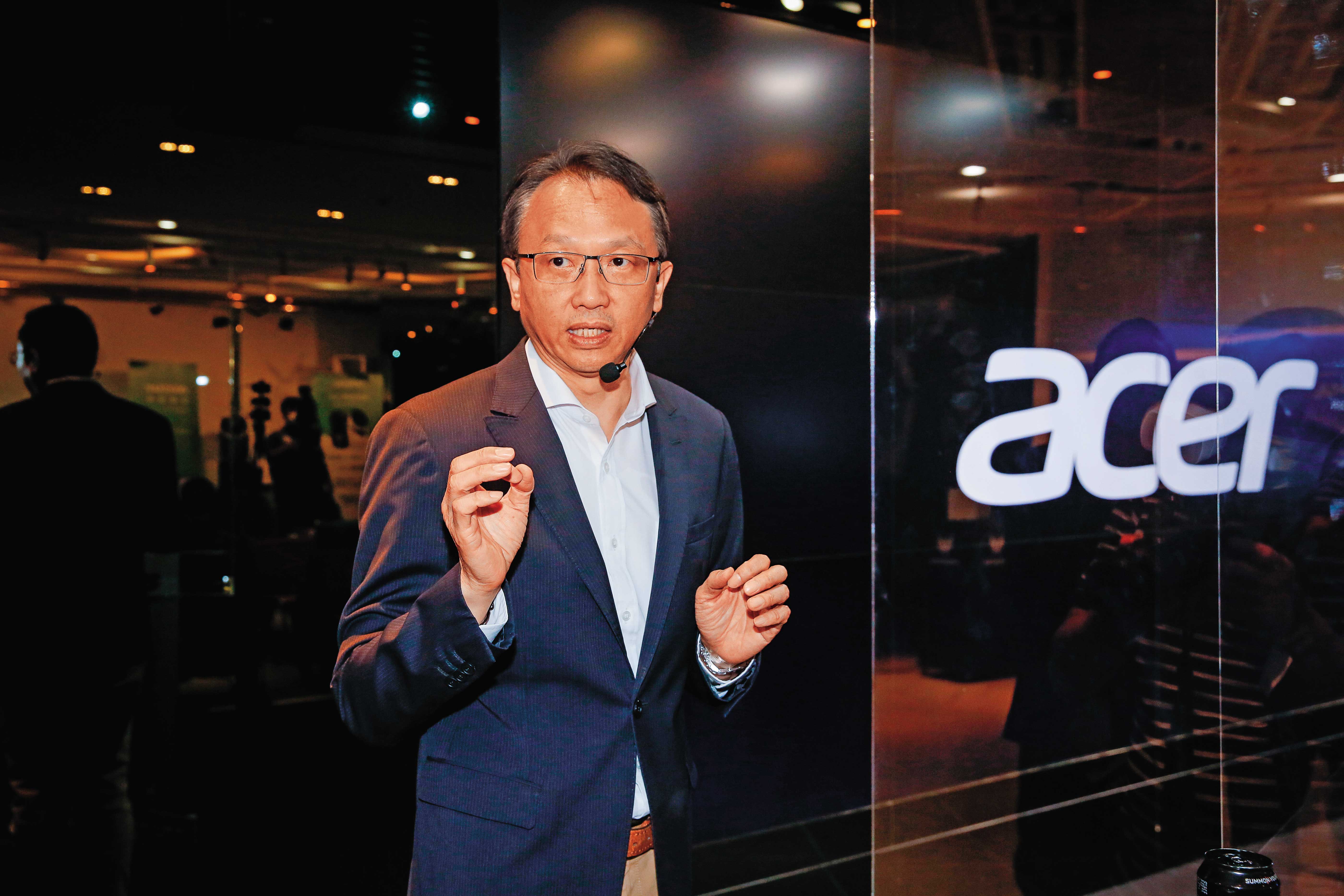 領軍宏碁轉型，陳俊聖一聲令下投入電競市場，為吸引年輕人更自辦大型電競賽事。