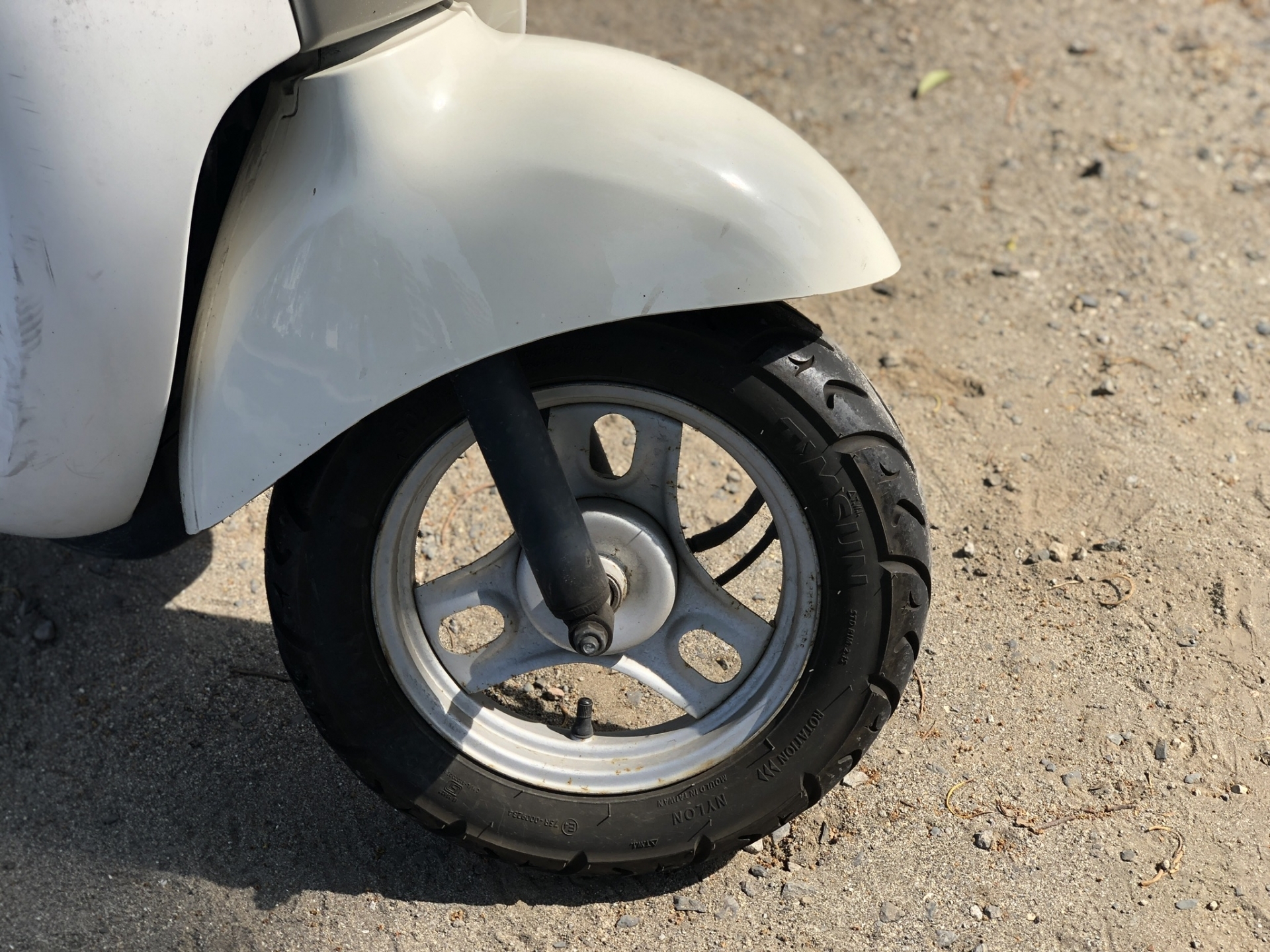 楊男趁機偷走未拔鑰匙的機車，被警方循線逮捕移送法辦。（示意圖，photoAC）