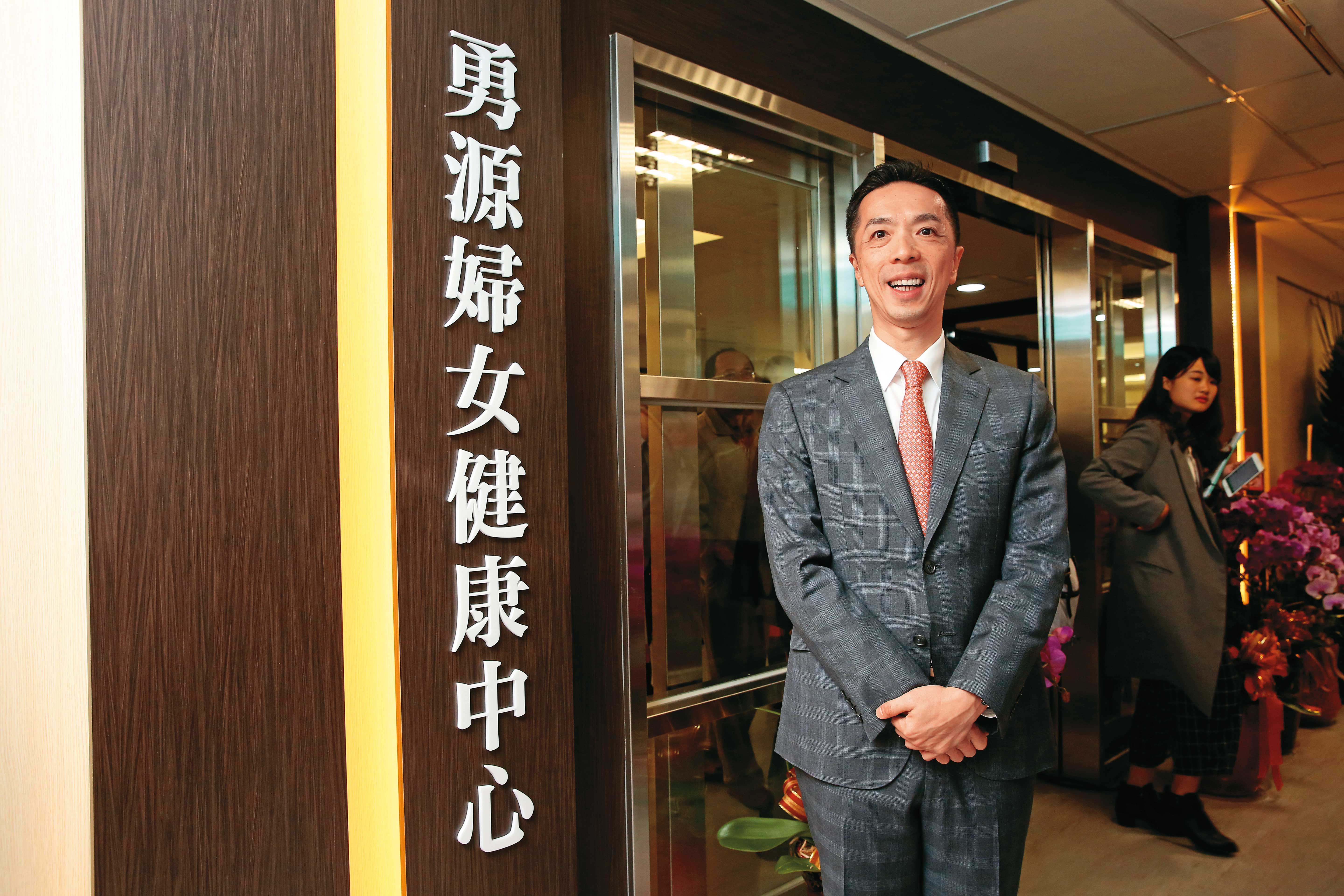 誼遠控股體系董事長陳致遠是輔大校友，曾捐款支持輔大醫院的健康中心。
