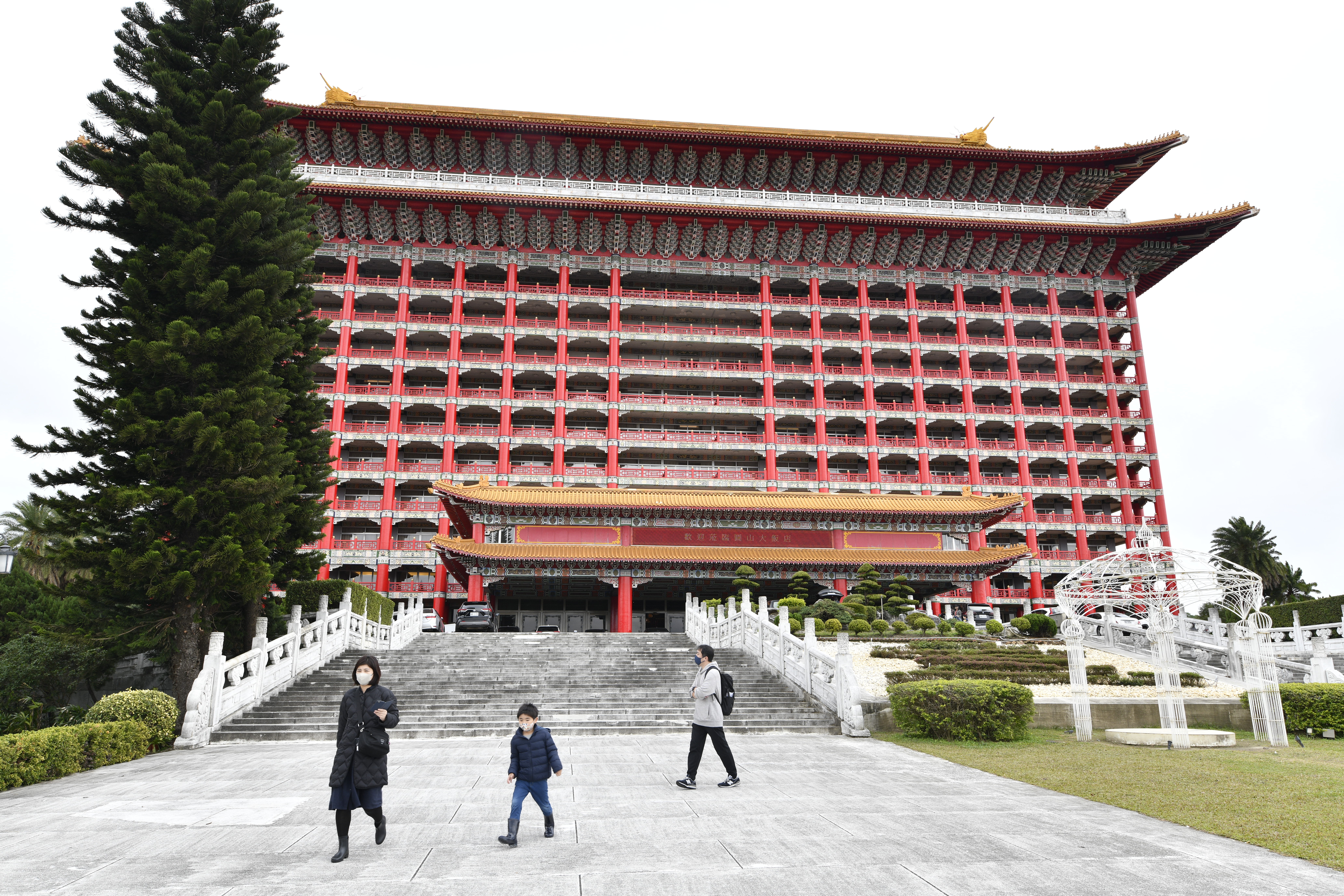 韓國瑜認為，圓山大飯店身為國有財產，若能整體規劃為議事與辦公空間，最快2年內即可完成搬遷。