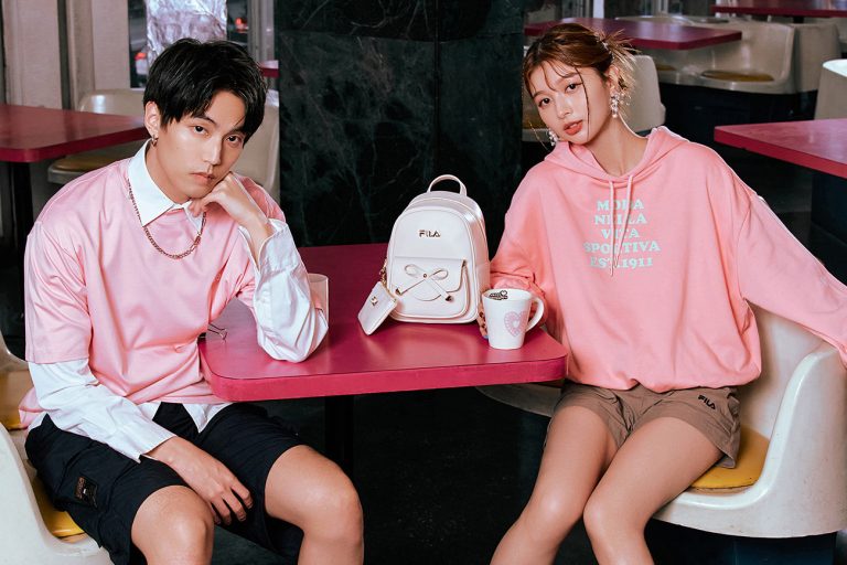 徐謀俊（左）拍攝FILA拍攝情人節限定系列服飾形象照。（FILA提供）