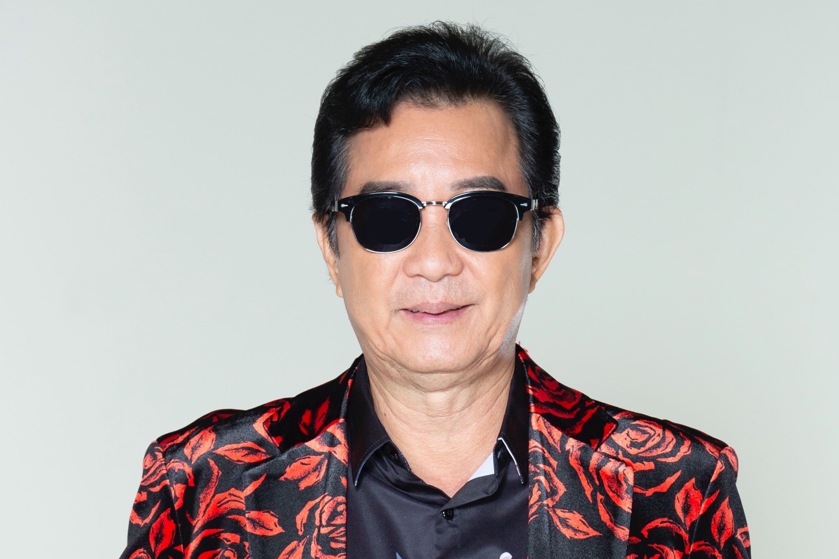 高群難得拍戲就挑戰高難度的視障。（民視提供）