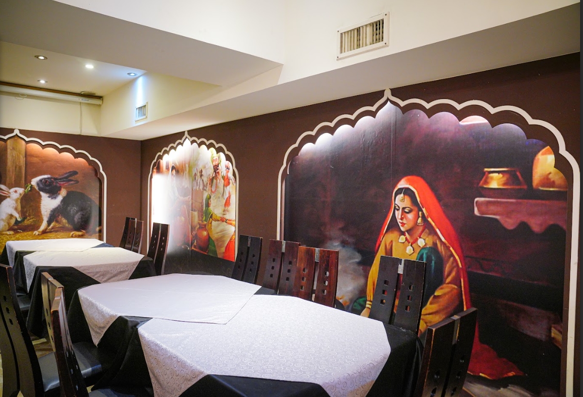 坦都從1990年代台股萬點的輝煌歲月走至今,維持著印度裝潢風格。