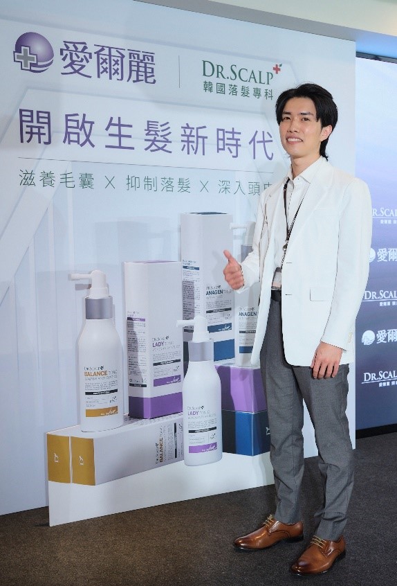 廖耕賢醫師指出,多數頭皮困擾與作息、壓力相關,透過 Dr.Scalp 韓國落髮專科的影像比對,能讓醫病溝通更透明。