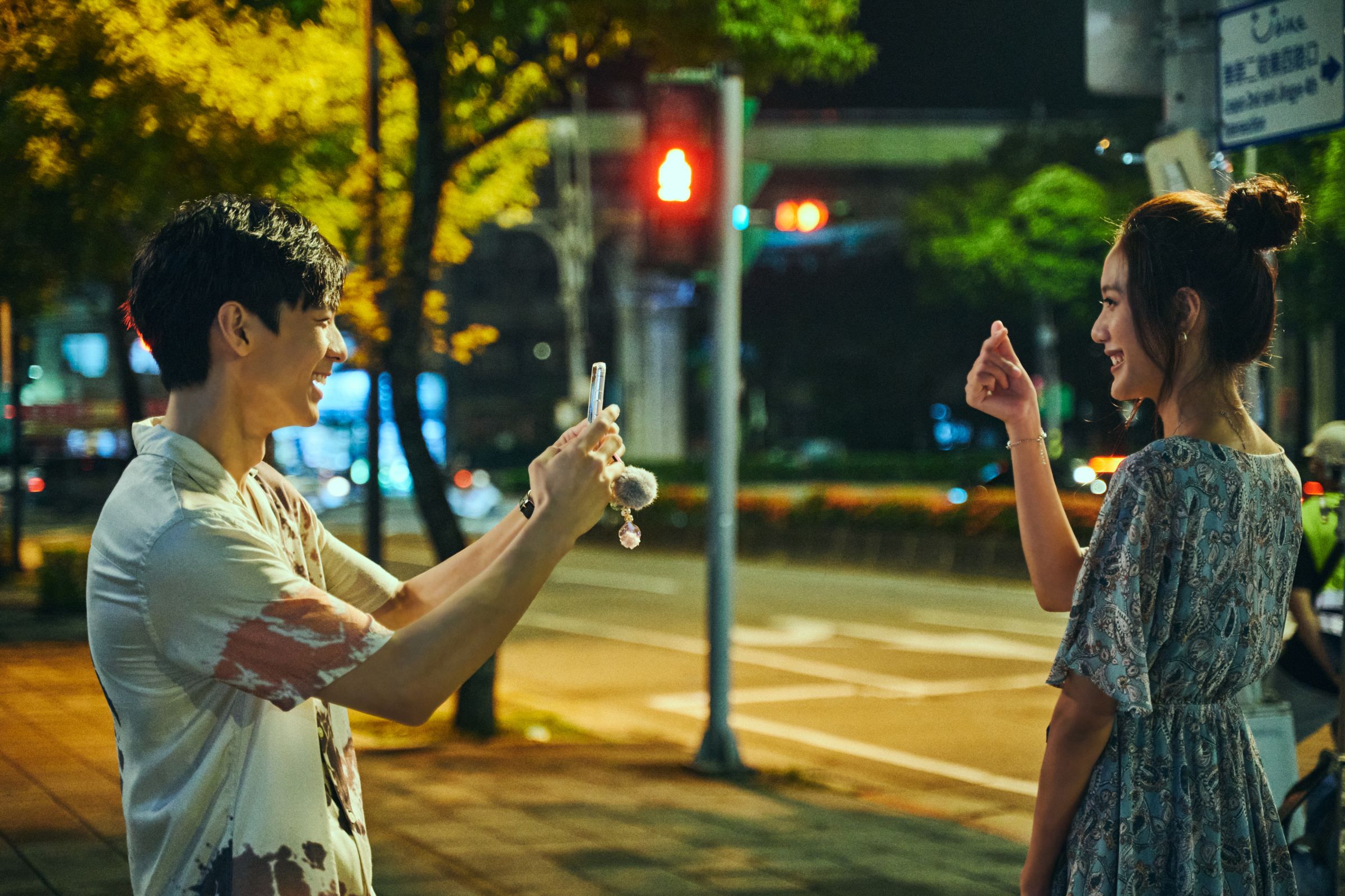 林柏宏幫黃珮琪拍照。(CATCHPLAY+提供)
