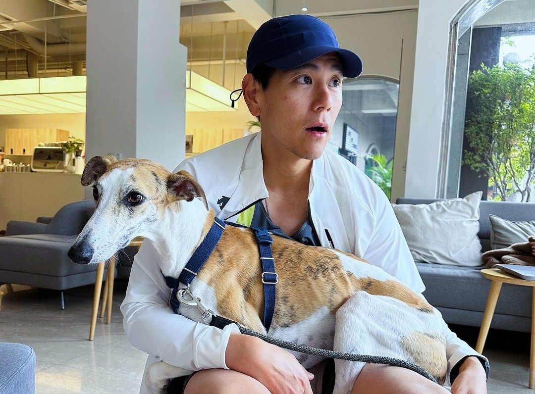 彭于晏很愛他的毛孩子，IG有不少愛犬與他的合照。（翻攝彭于晏IG）