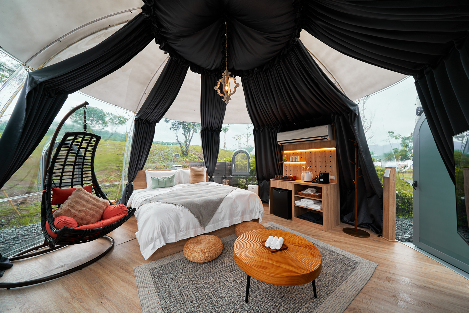 「丹內・丹內奢野莊園」的「法式星空屋」最受到住客喜愛。（AsiaYo提供）