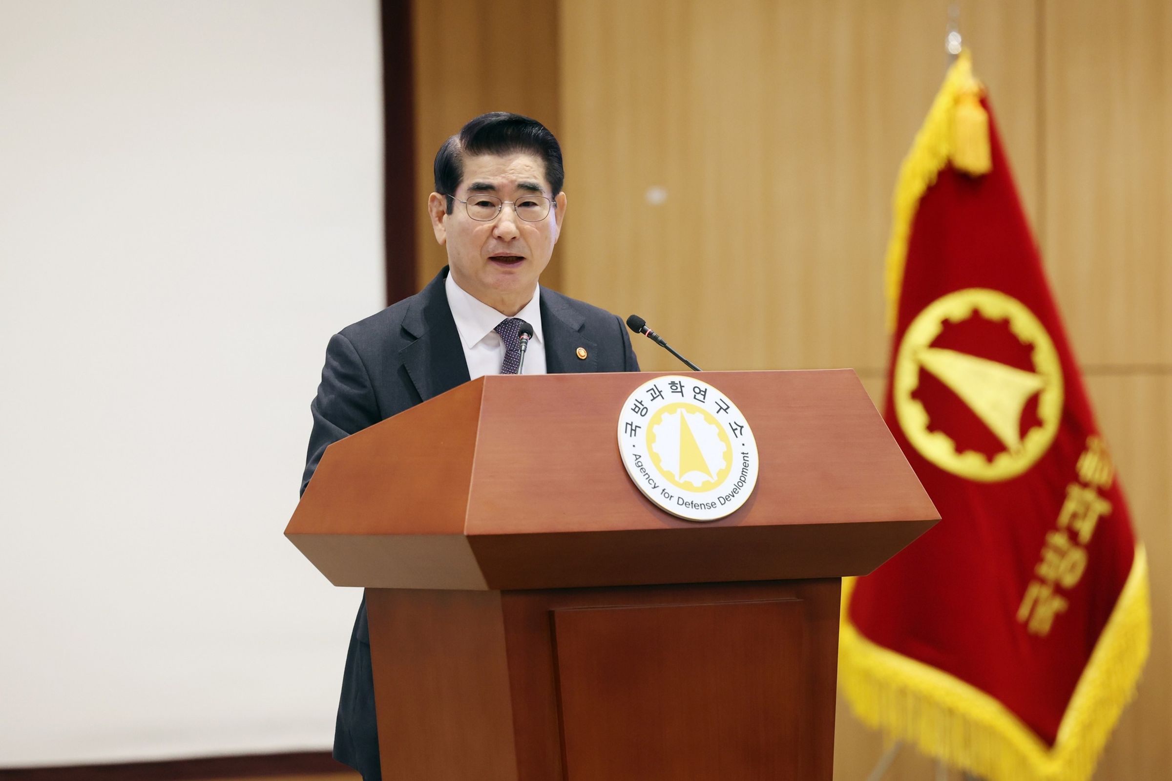 目前被認為是慫恿尹錫悅宣布戒嚴的南韓國防部長金顯龍則致歉並請辭。（翻攝自臉書＠대한민국 국방부）