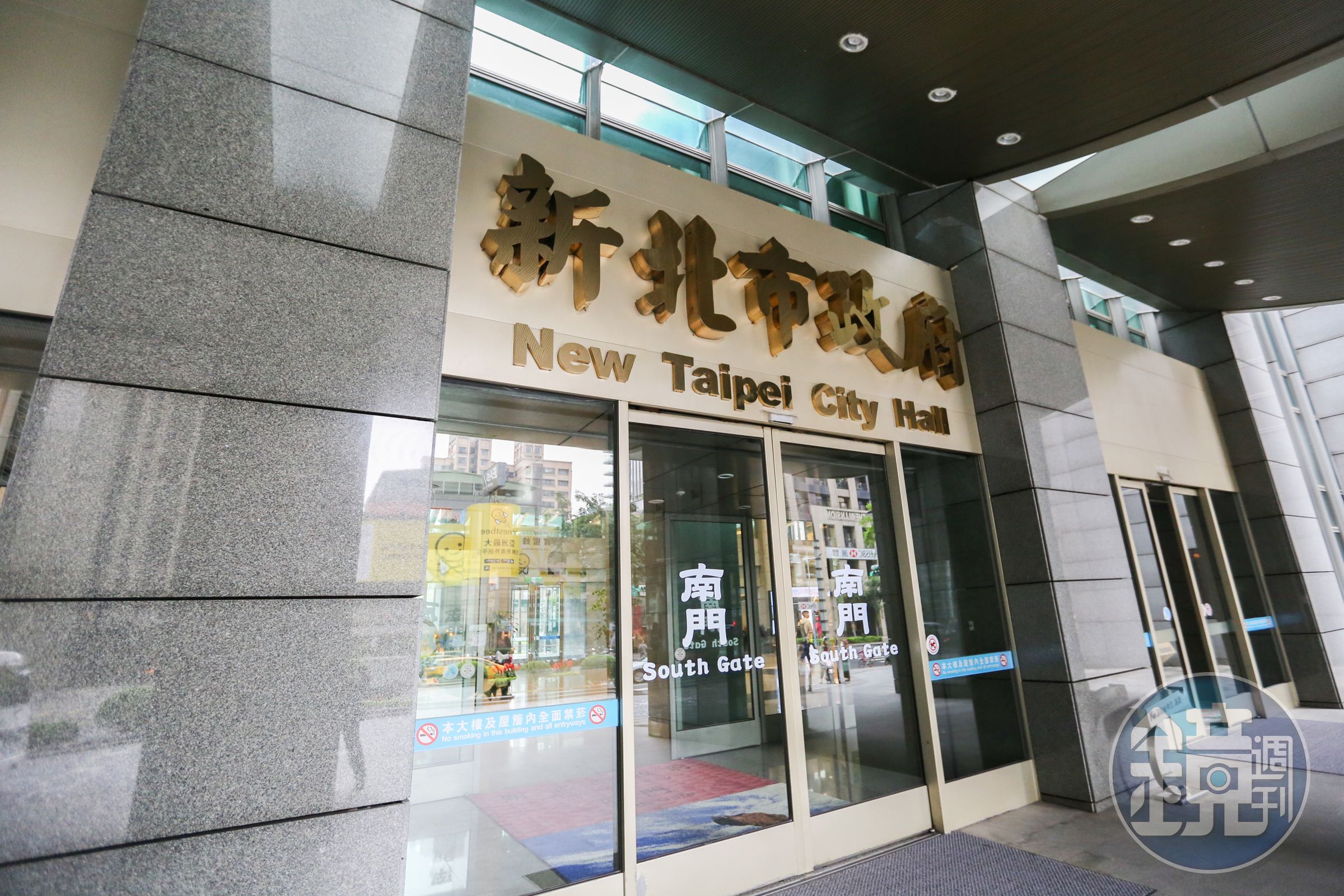新北市交通局25日下午3時宣布，解除全市紅（黃）線開放停車措施，請車主於星期五上午7時前儘速駛離紅（黃）線。（本刊資料照）
