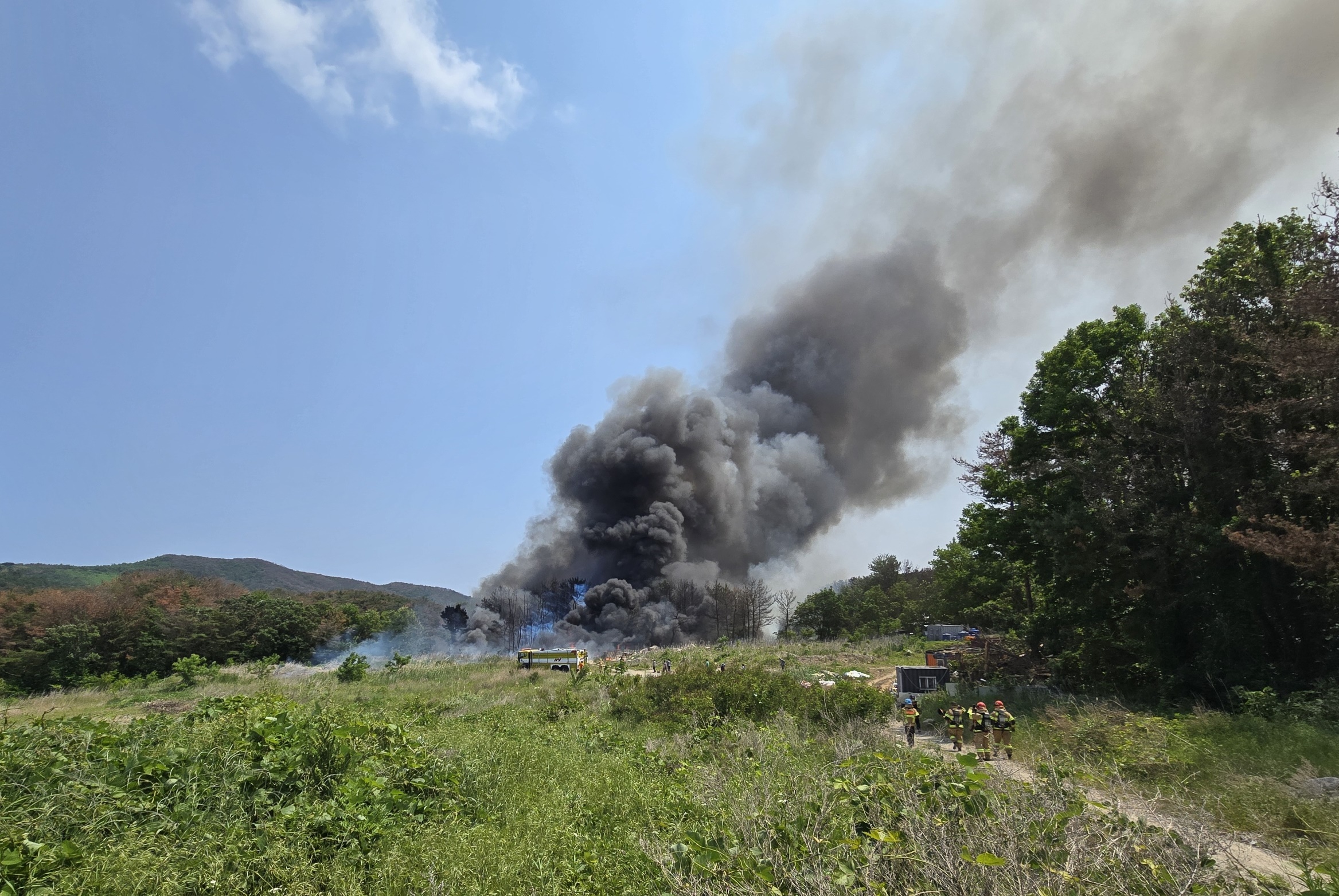 南韓海軍軍機墜毀山區，機上4人傷亡不明。（翻攝X@etodaynews）