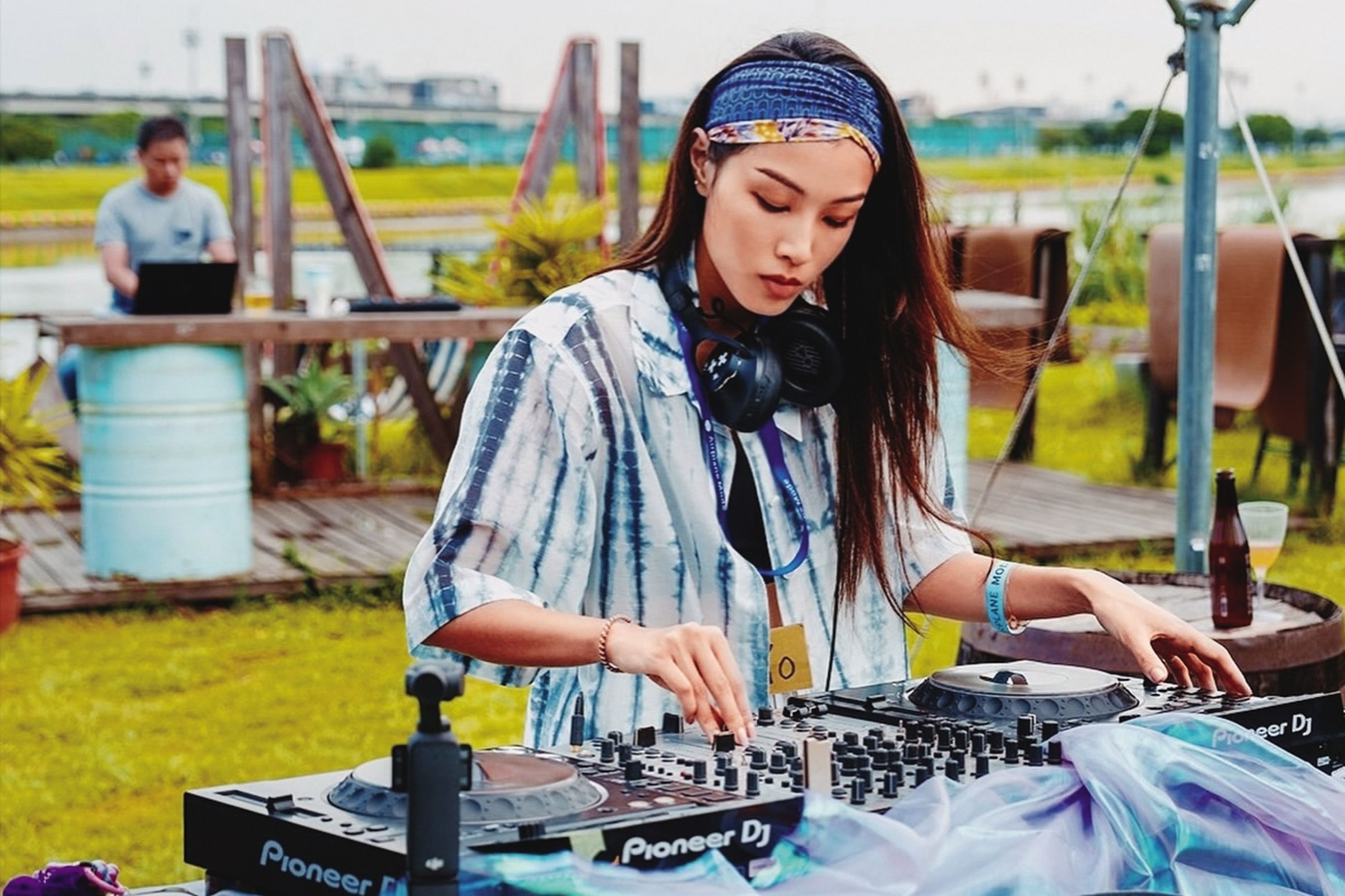 游宇潼日前受邀在戶外派對上擔任DJ。(翻攝自游宇潼IG)