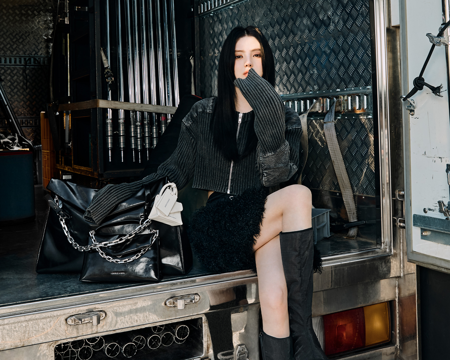 韓韶禧近期為CHARLES & KEITH全新Andromeda系列拍攝形象大片。（CHARLES & KEITH提供）