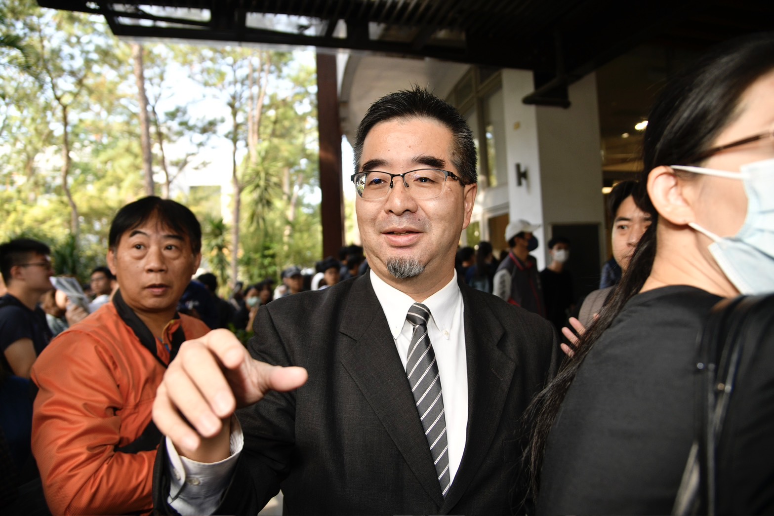 對於陸委會將祭出行政處分，馬英九基金會執行長蕭旭岑大呼遺憾。