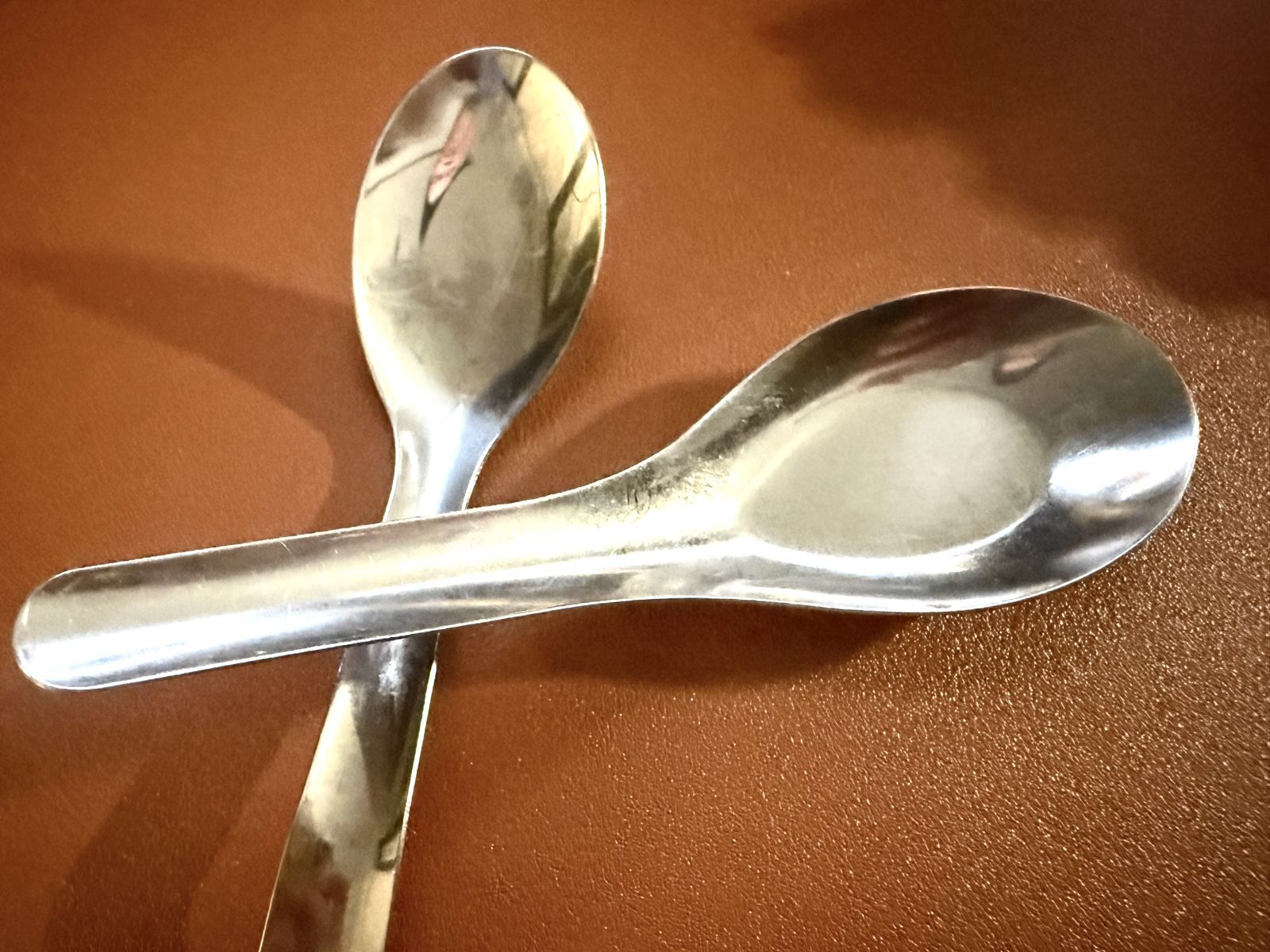 讓飯變好吃!日本妹掃貨「台式不鏽鋼湯匙」 內行人也推爆:隱藏用途超神