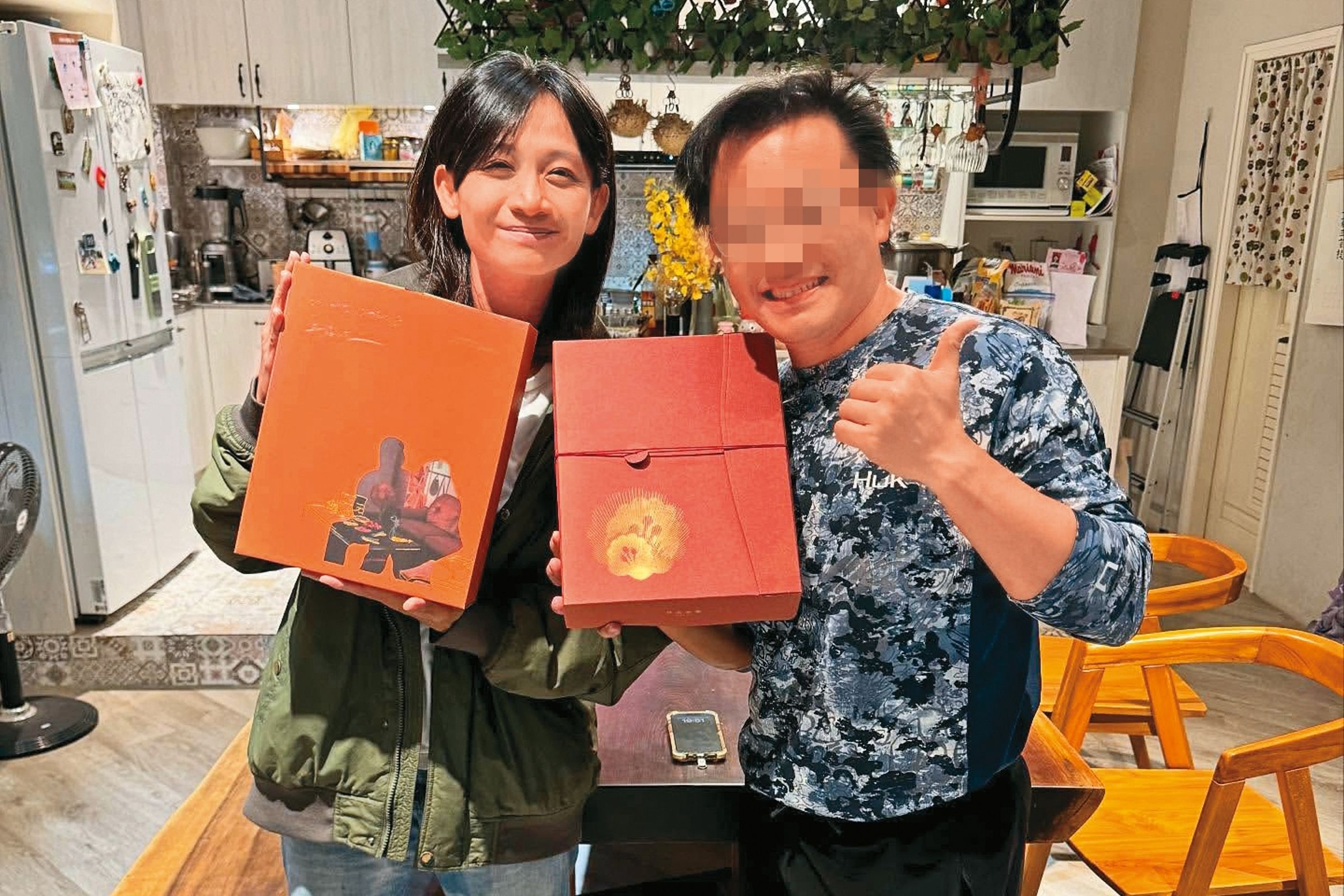 宥勝強制猥褻案發以前,慈惠(左)靠著宥勝老婆的名號,生意做得風生水起,業績高到不輸其他女 星。(翻攝自慈惠IG)