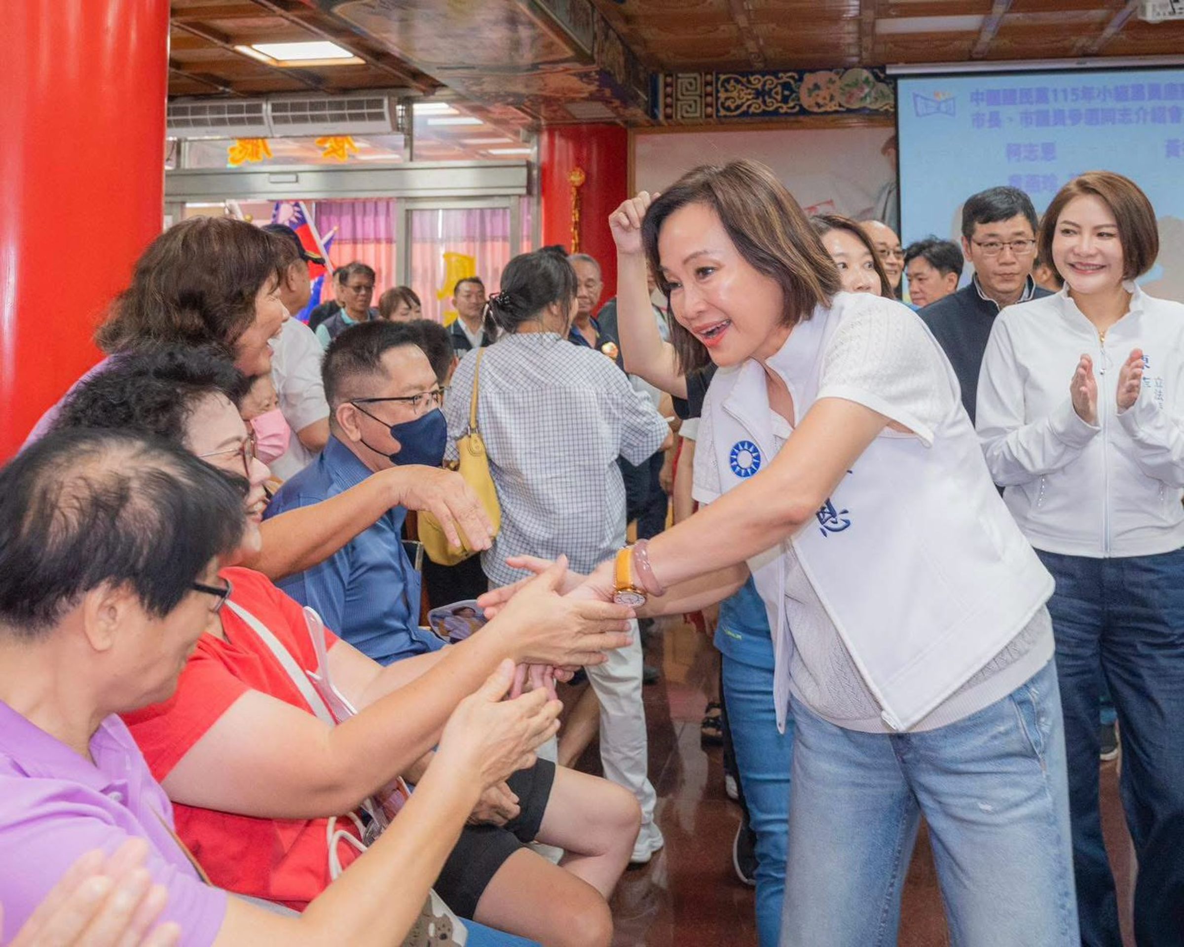 柯志恩在無政黨傾向選民中獲得22.9%支持,幾乎是賴瑞隆11.9%的兩倍,中間選民的流向將牽動後續選情。(截取自柯志恩臉書)