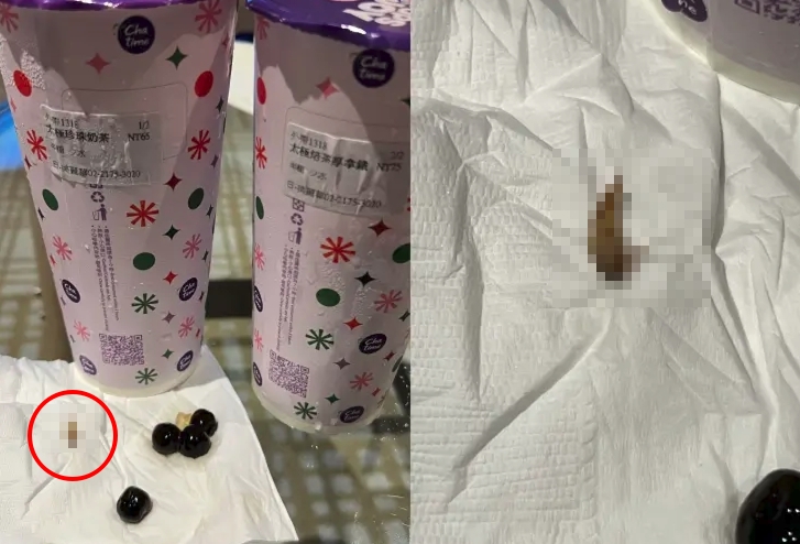 網友在奶茶裡吸到「完整蟑螂」！衛生局緊急稽查，缺失曝光。（翻攝自google評論）