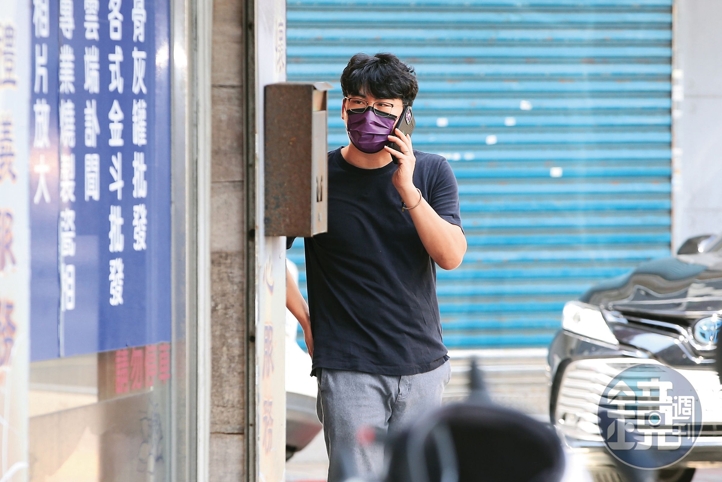 陳鑒出現老婆告別式，被余家人形容全程面無表情。