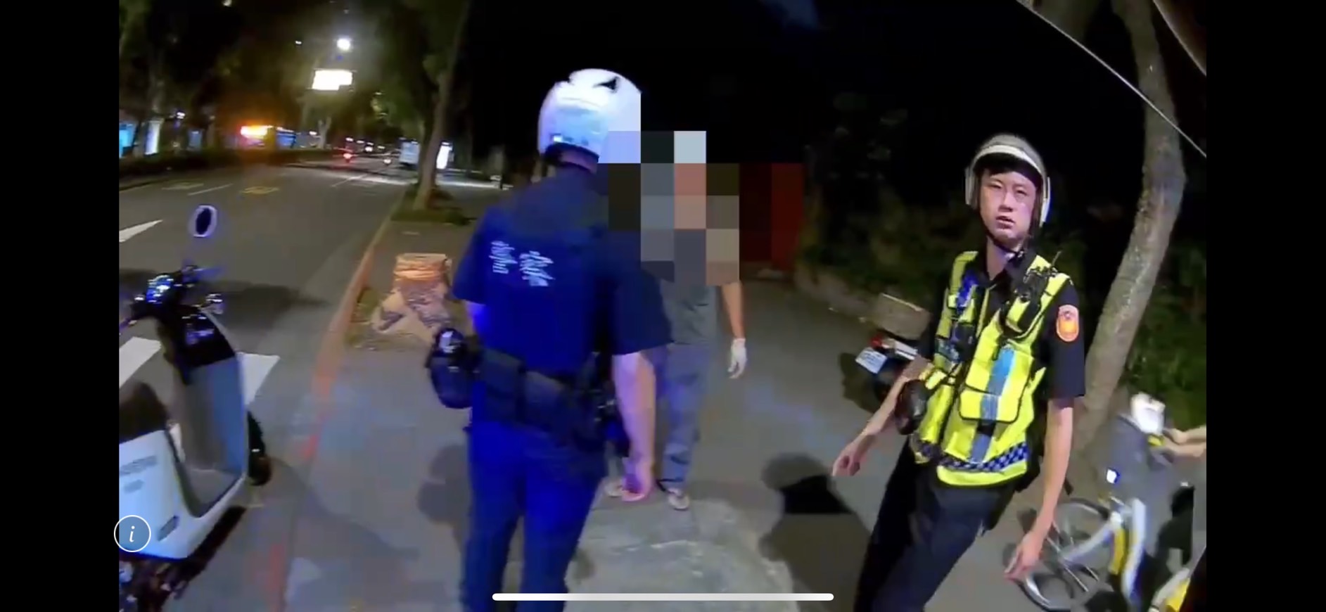 警方當場查扣鋸子及被鋸下的樹幹。（翻攝畫面）