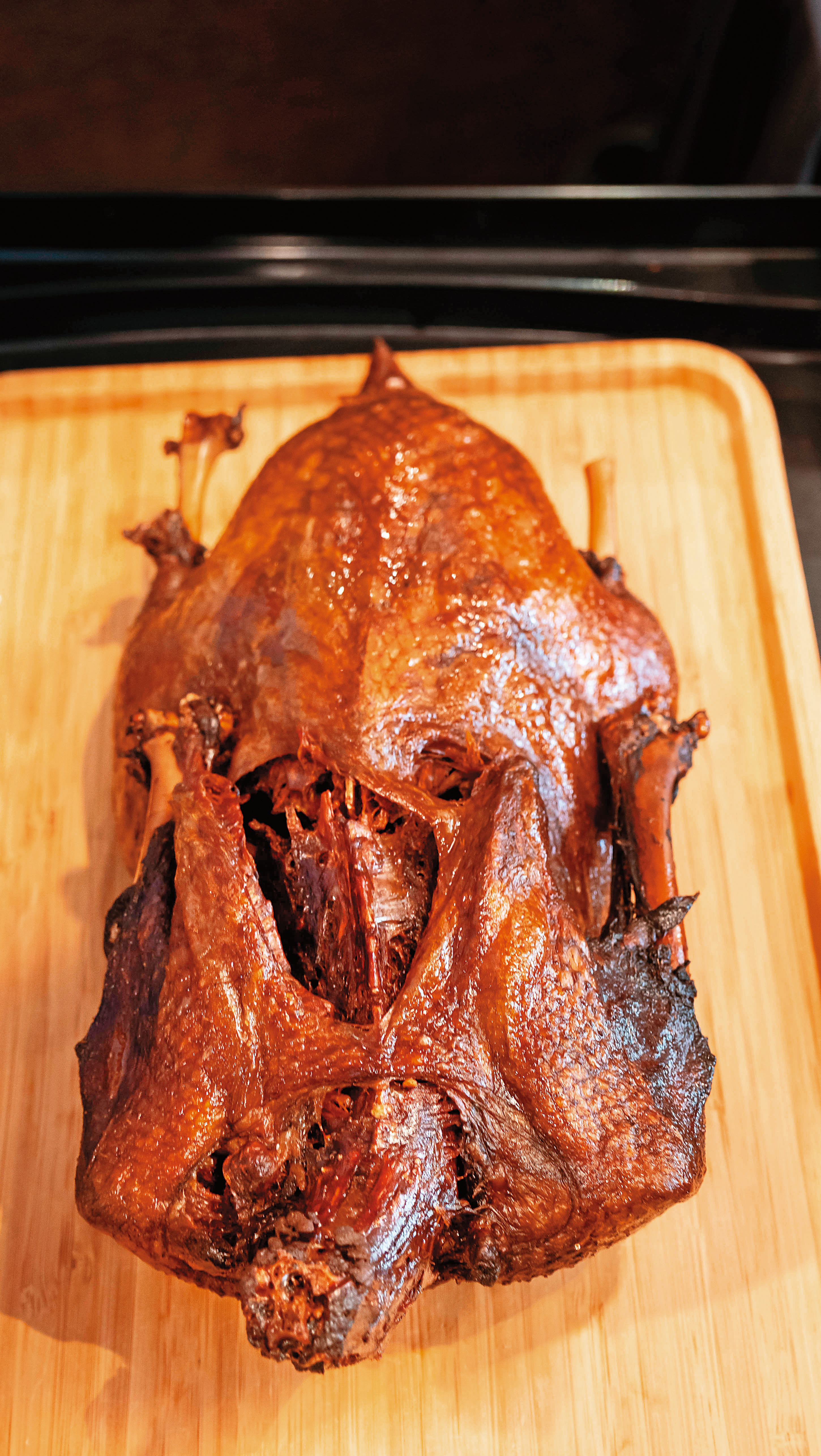 香酥鴨入選今年500盤美食評鑑。蔡珠兒評：「滋味精絕，獨一無二。」（黃婉玲提供）
