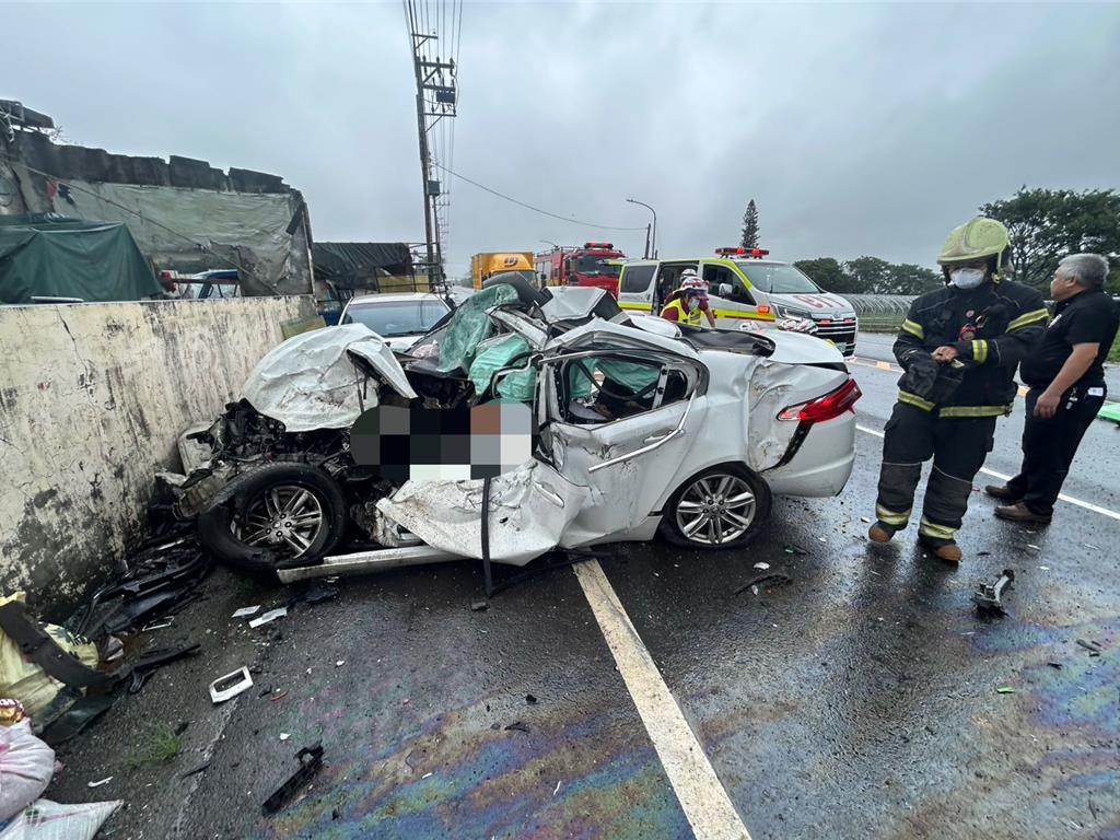 桃園市新屋區10日發生4死重大車禍。(翻攝畫面)