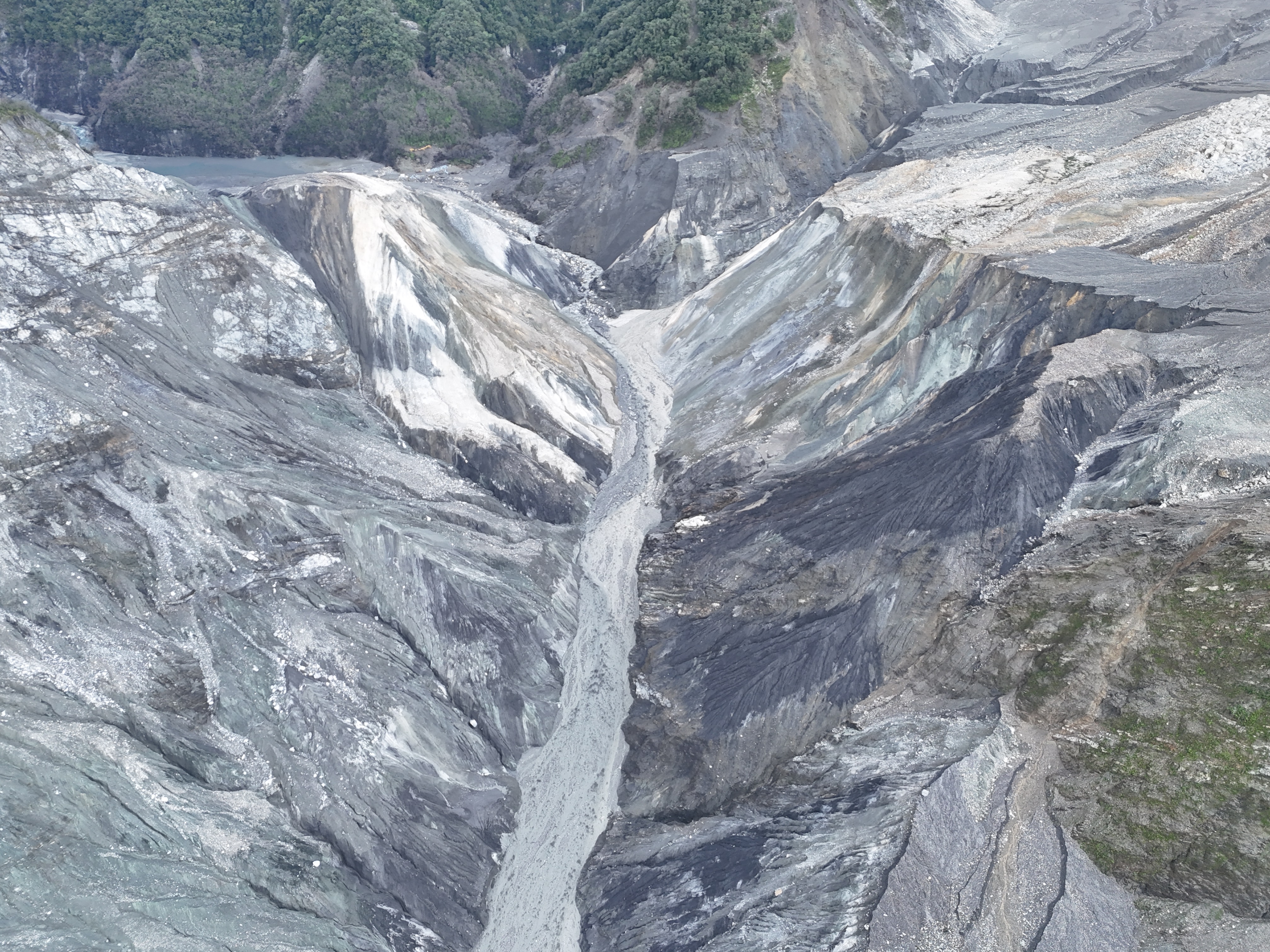馬太鞍溪堰塞湖消失了,無蓄水恢復河道型態。(取自林業及自然保育署花蓮分署官網)