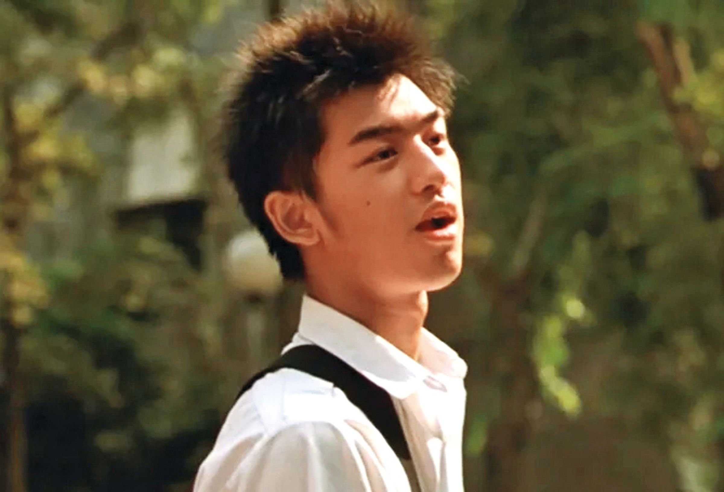 陳柏霖再度穿上高校制服，和22年前的張士豪（圖）相比，模樣滋潤不少。 （翻攝自網路）