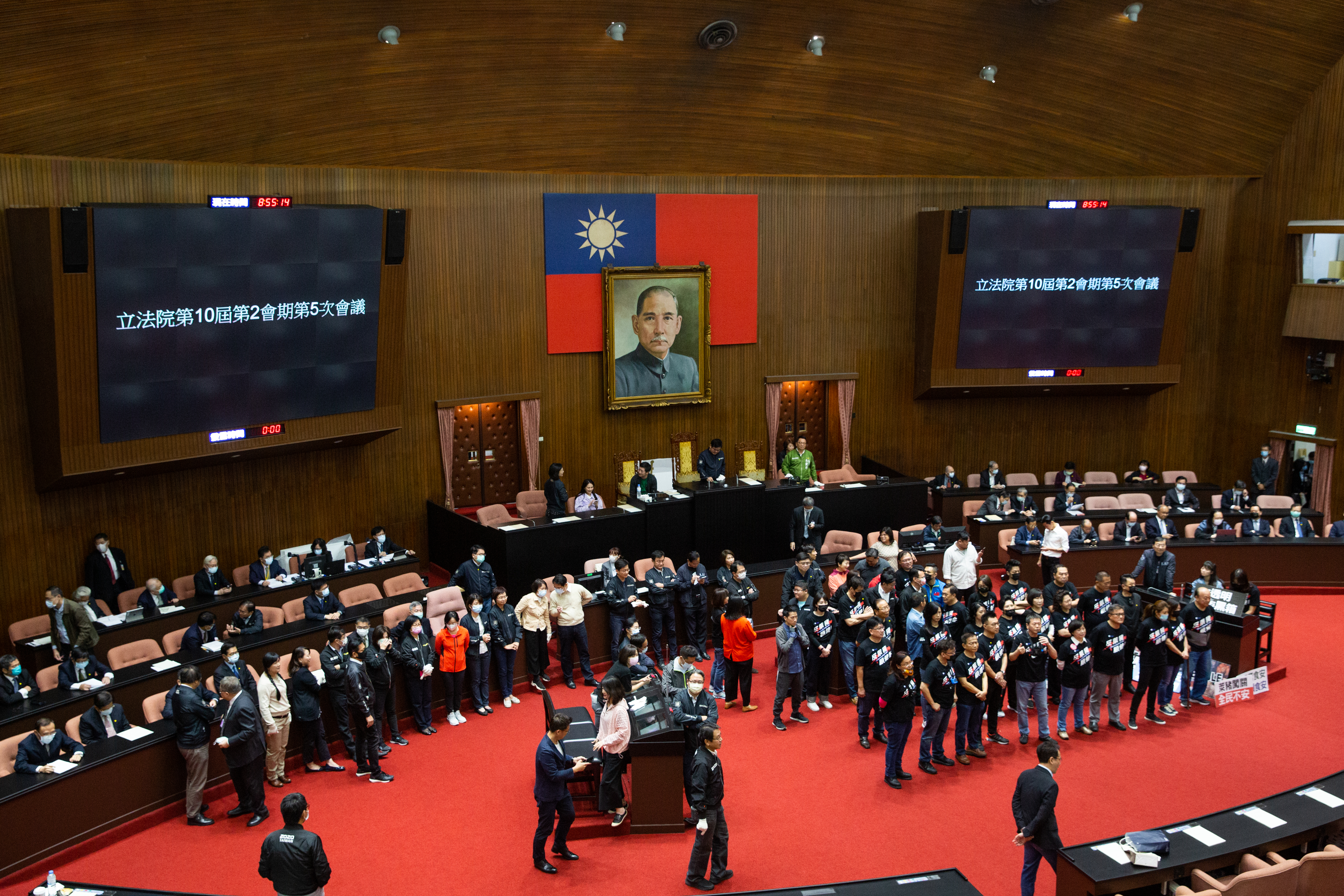 立法院今審查今年度總預算案，外交部預算在藍白兩黨聯手大砍下，遭刪6億5463萬元。示意圖。（本刊資料照）