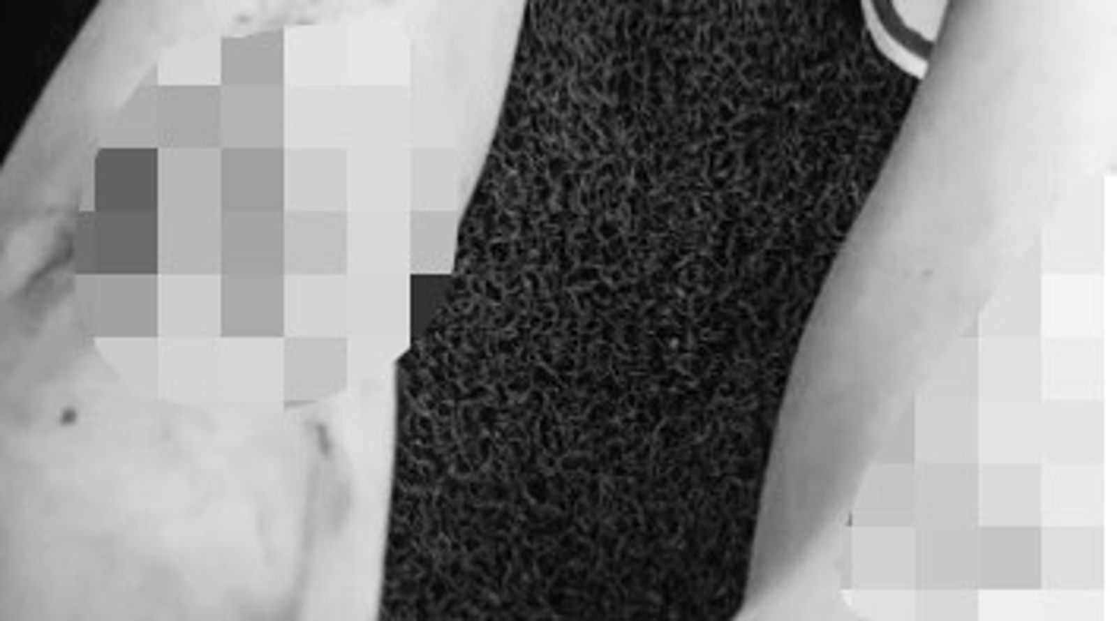 女子獨旅馬來西亞..熟睡一半「飯店保全竟爬上床」 她機警「1招」躲草叢逃離魔爪