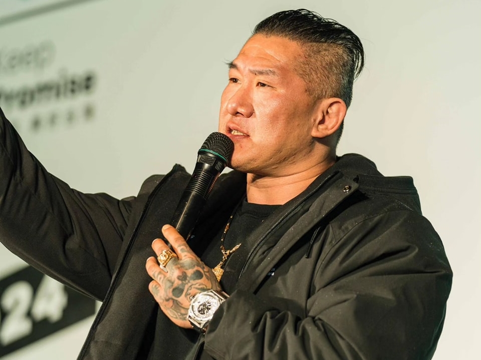 「館長」陳之漢自爆做過地下簽賭「球版」，儘管引發輿論仍有不少支持者護航。（翻攝自臉書＠飆捍）