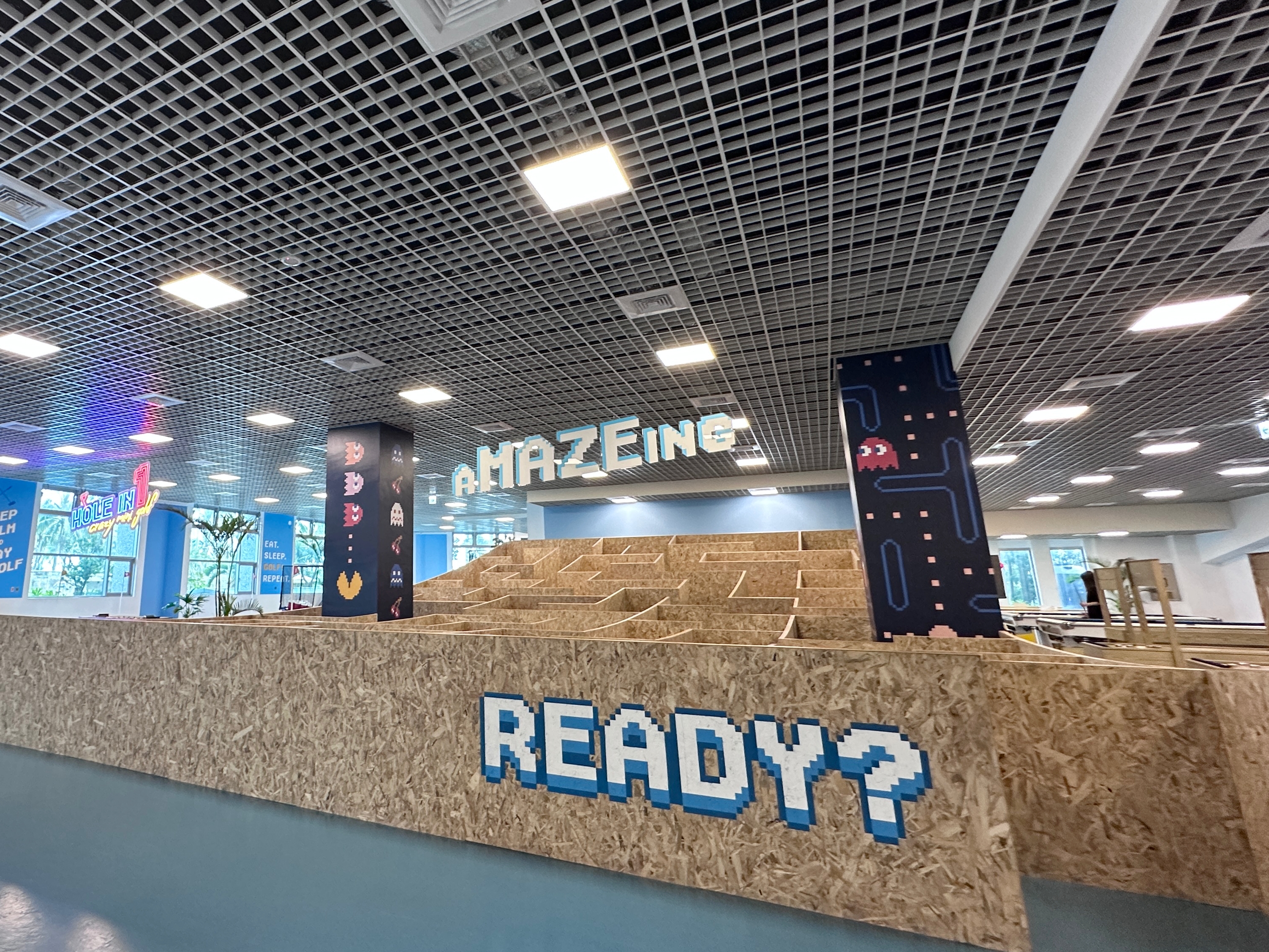 Kids Club設有遊戲機台、室內迷宮、瘋狂迷你高爾夫(Crazy Mini Golf)、限量 Nintendo Switch與台灣少見的沙狐球(Shuffleboard)等室內遊戲。