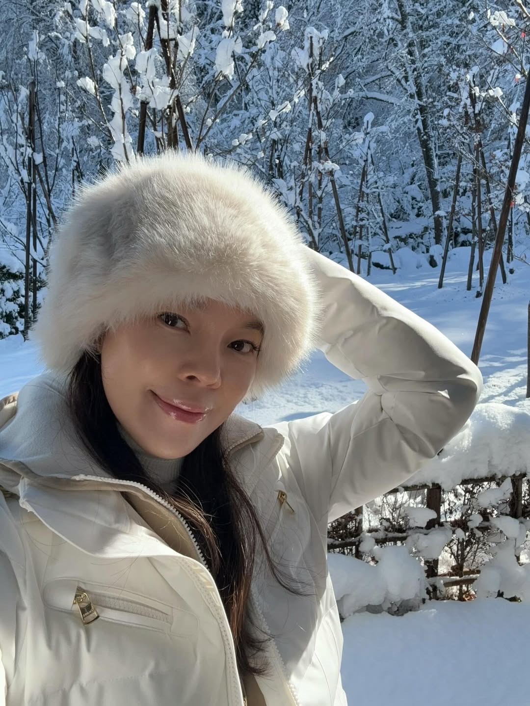 曾馨瑩連著幾日都穿著BOGNER滑雪服。(翻攝自曾馨瑩IG)