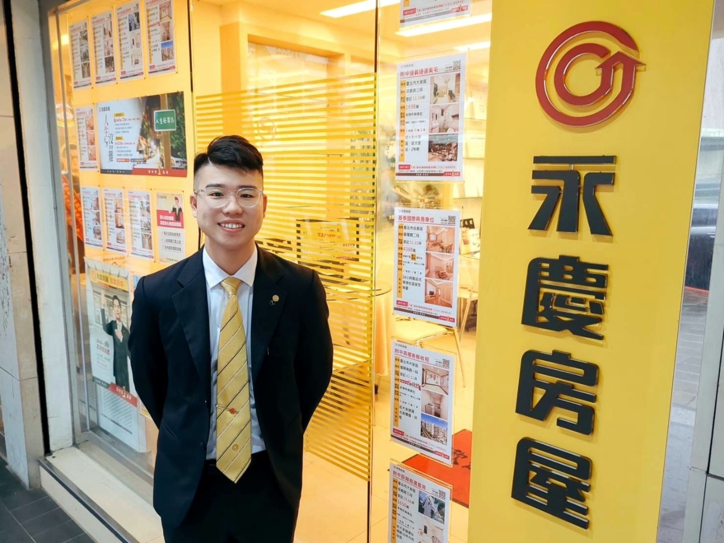 曾是知名小籠包餐飲師傅的許瑋哲，跨領域轉職挑戰房仲業，開啟職涯新篇章。