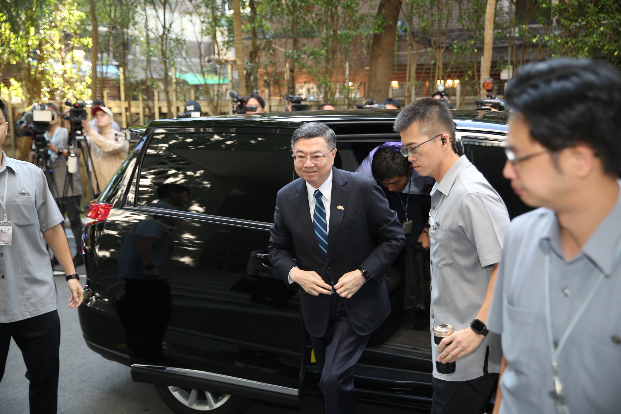 在房貸荒災情持續擴大下，今（4）日行政院長卓榮泰指示，新青安、首購和換屋貸款應優先滿足。（資料照／鏡報董孟航攝）