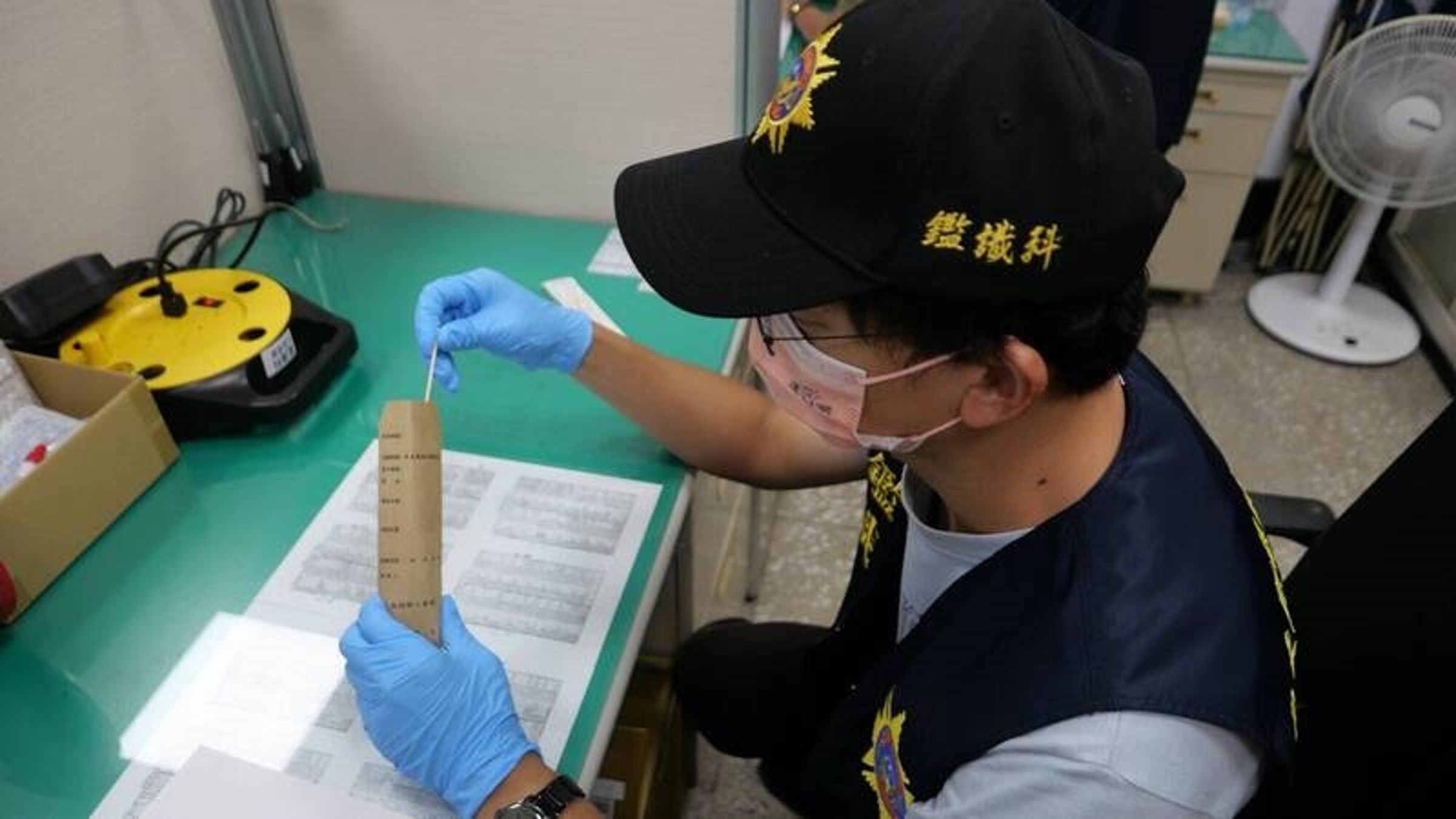 屏東一名24年前墜河失蹤的女子，今年經過DNA鑑定確認其為高雄無名屍，確認身分後終於返家。（屏東縣警局提供）