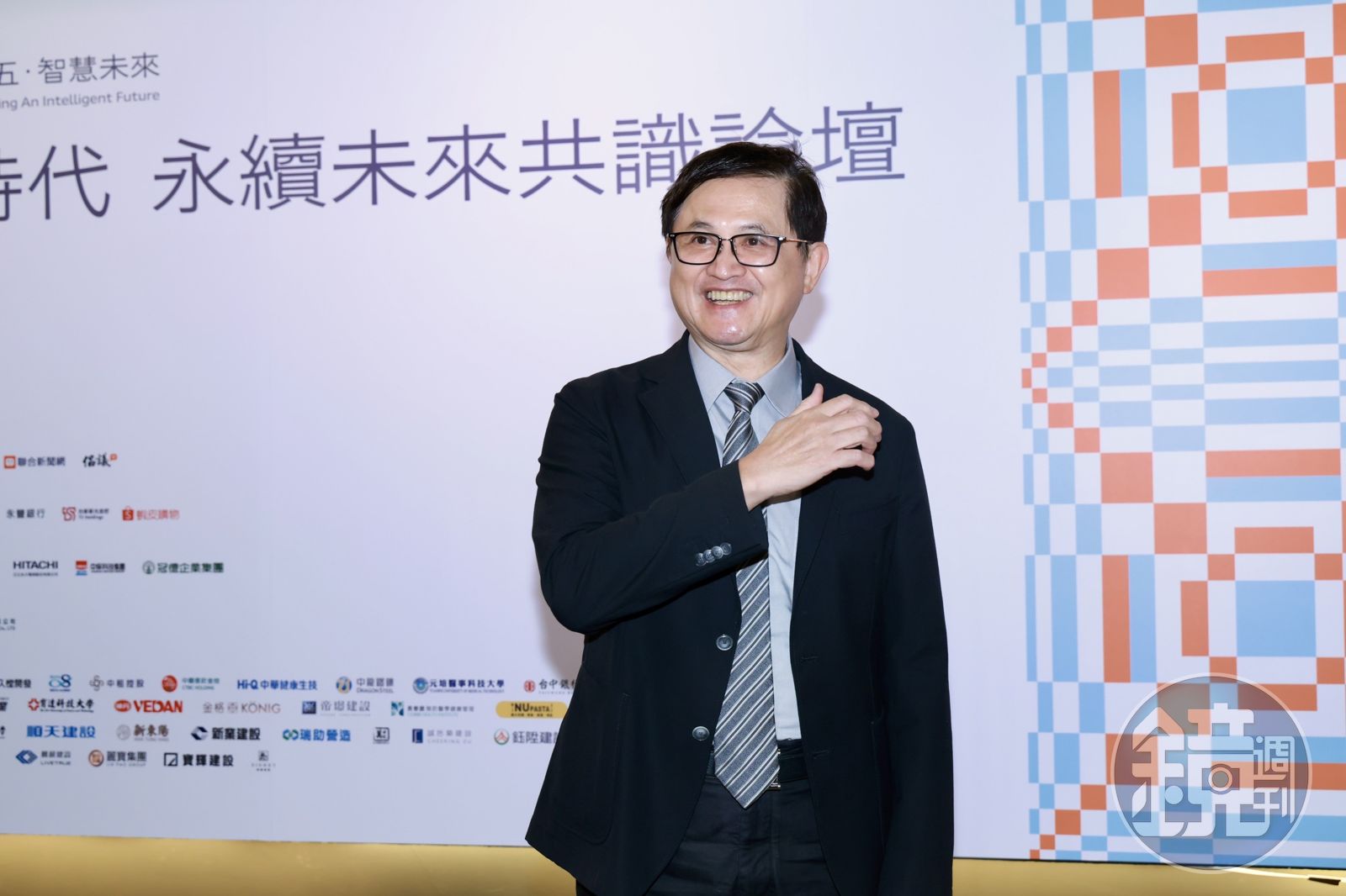 蘋果首款摺疊機集萬千矚目 連和碩董座童子賢都好奇!