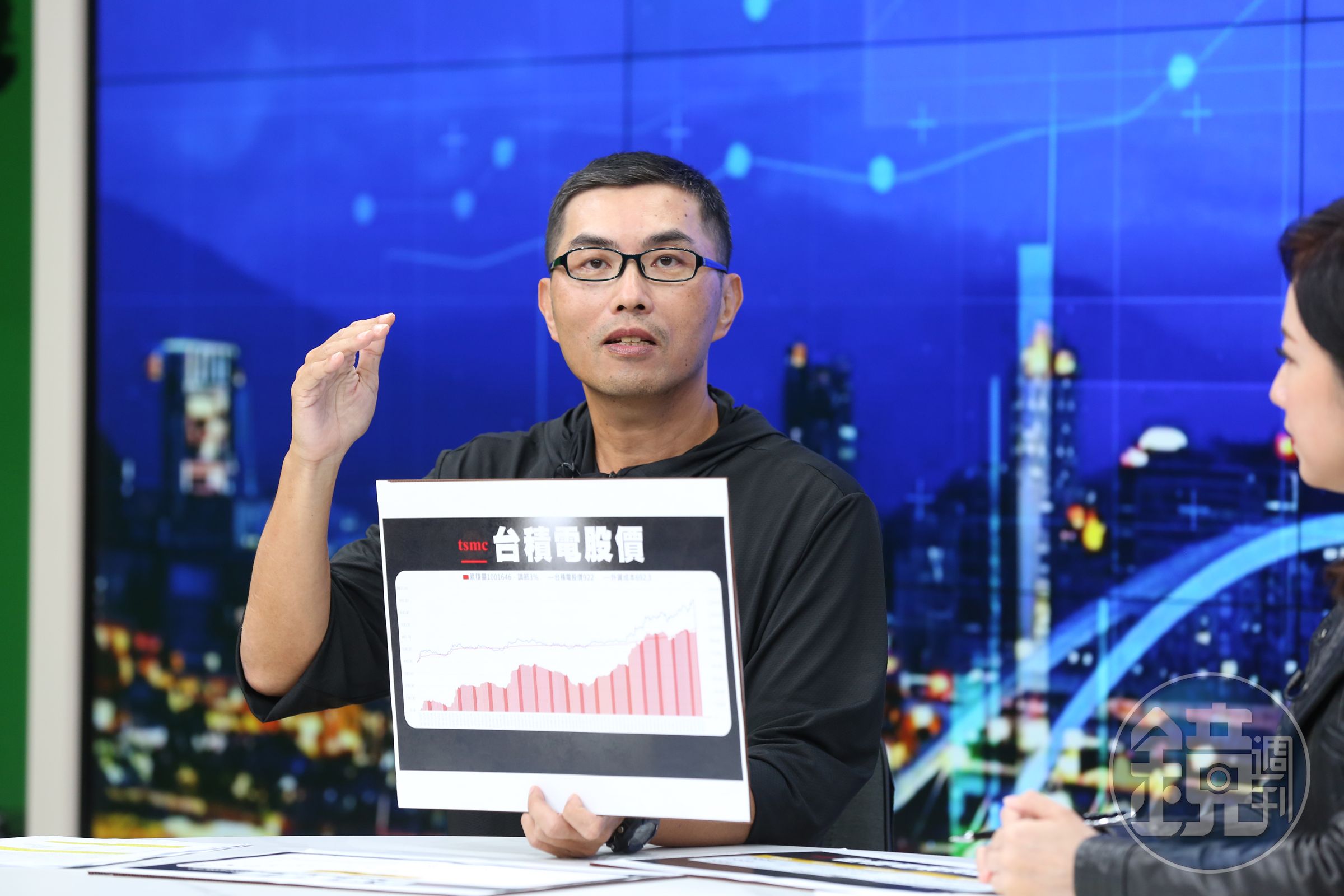 投資達人、超馬芭樂王仲麟在《錢鏡你家》節目中,傳授投資人台積電安心買進術。