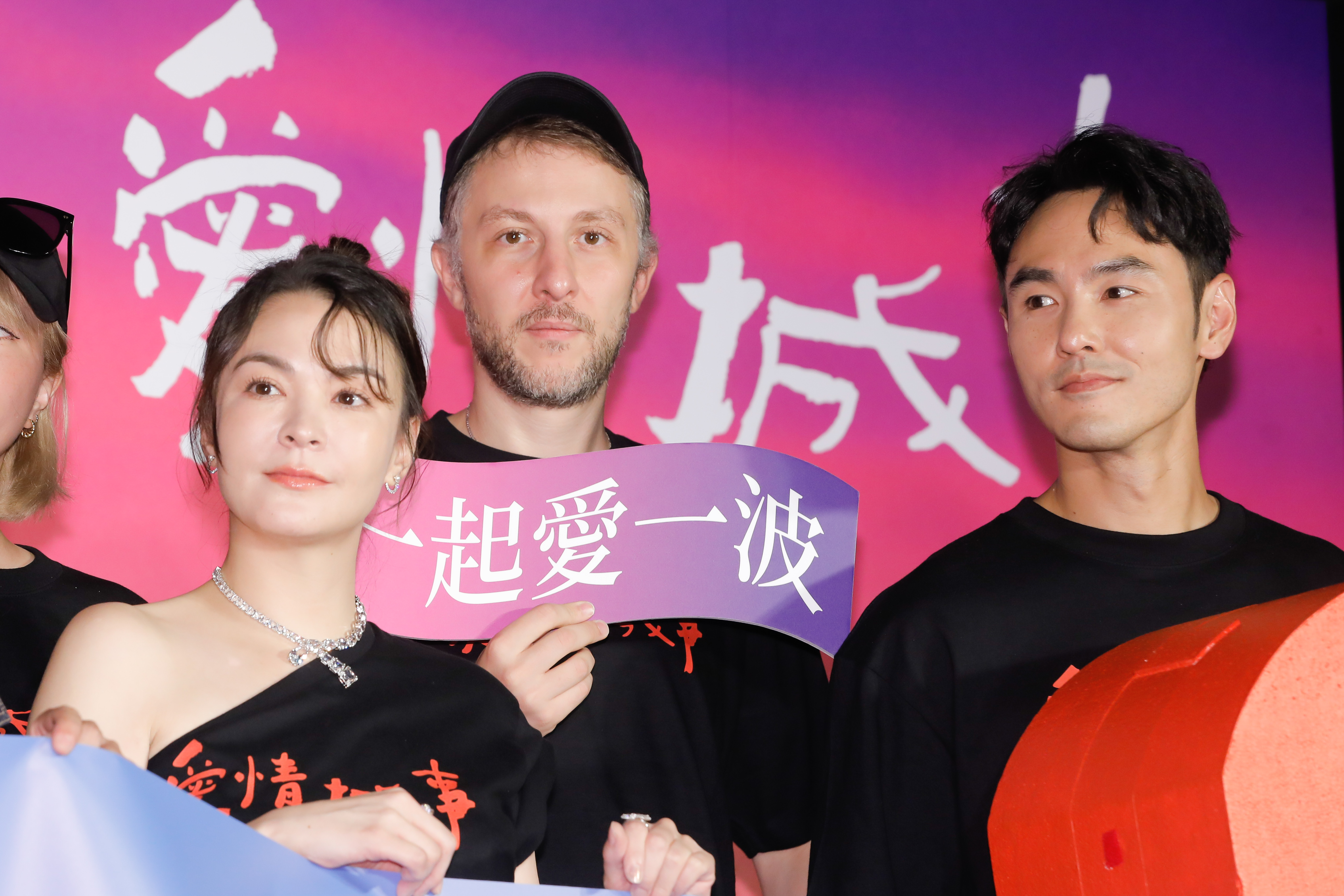與法國導演合作、講英語對白，對手演員也是法國人，張榕容認與導演哈希德阿米的合作「非常硬」。