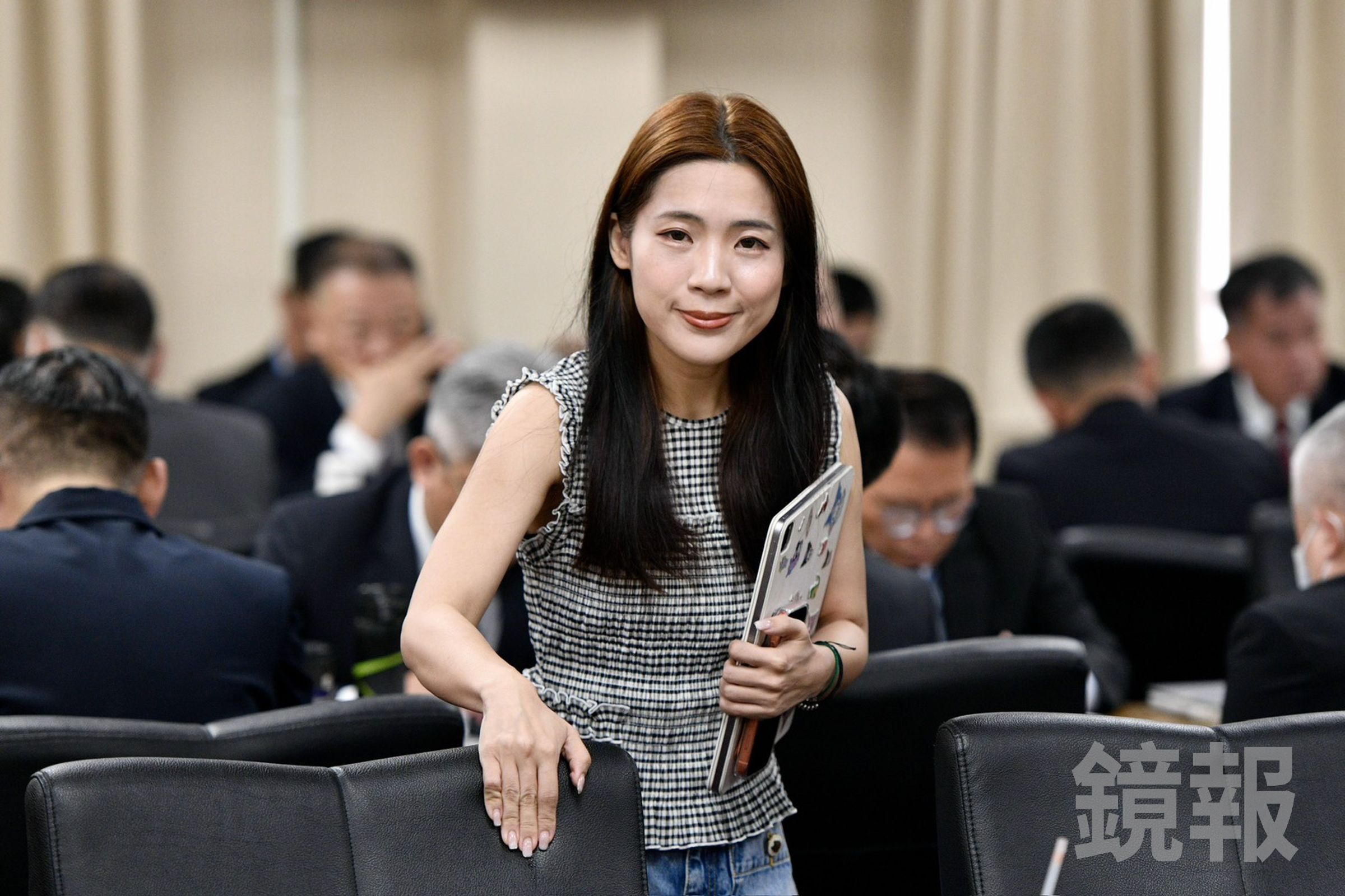 徐巧芯痛批民進黨拿慈濟遭詐一案顛倒是非，想洗白當年疫政府苗採購慢半拍的事實。（鏡報李智為）