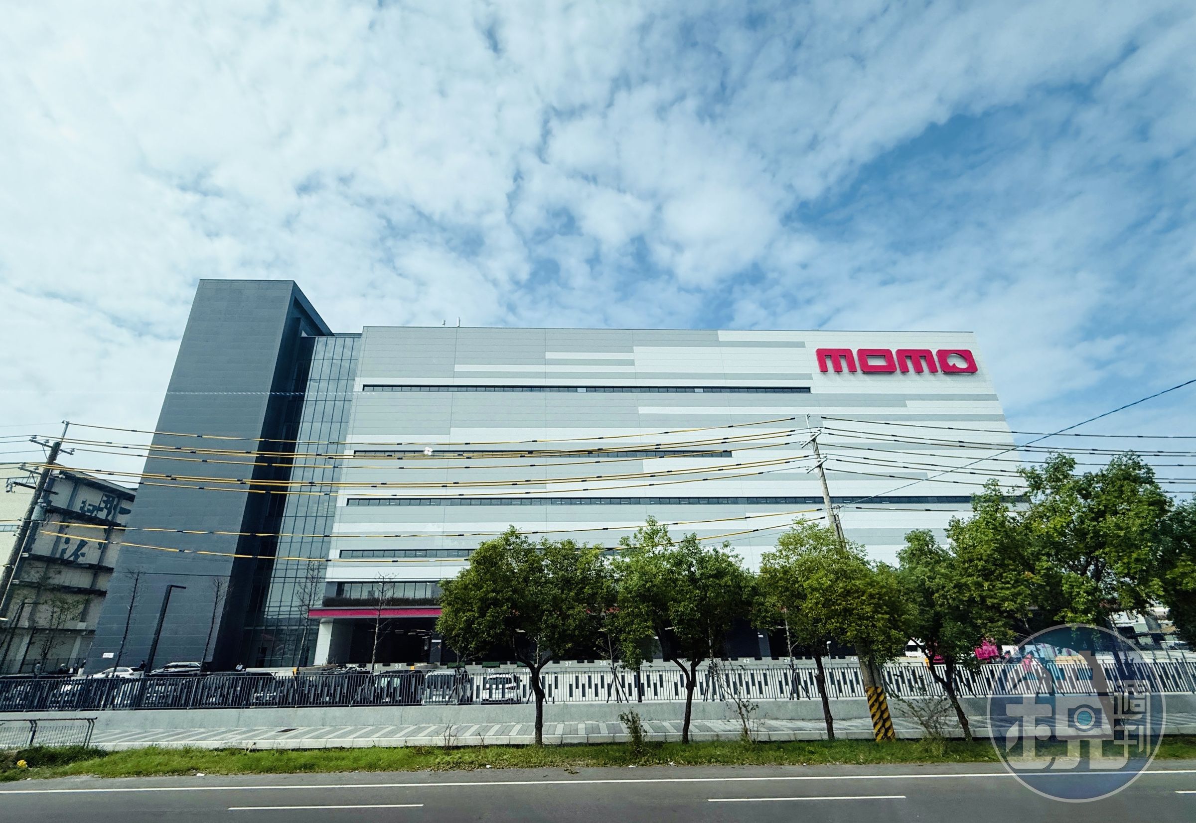 momo南台灣最大倉儲正式啟用。