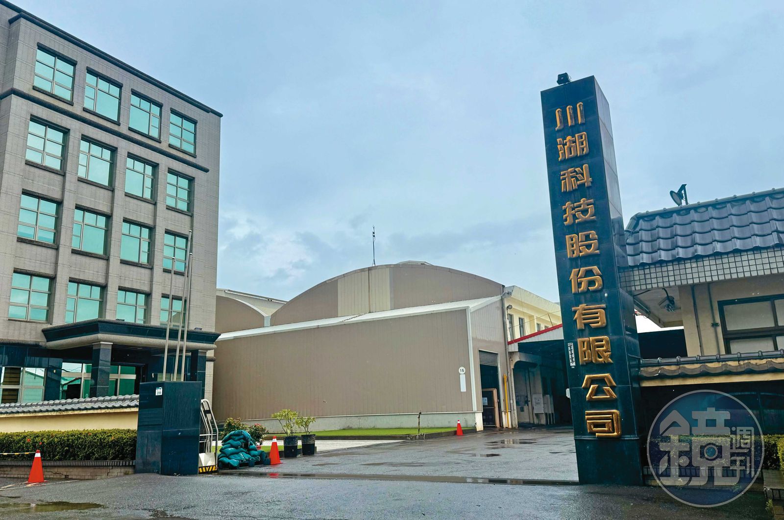 川湖從一開始的住家即工廠，到蓋鐵工廠，如今子公司已在科學園區建起科技廠房。
