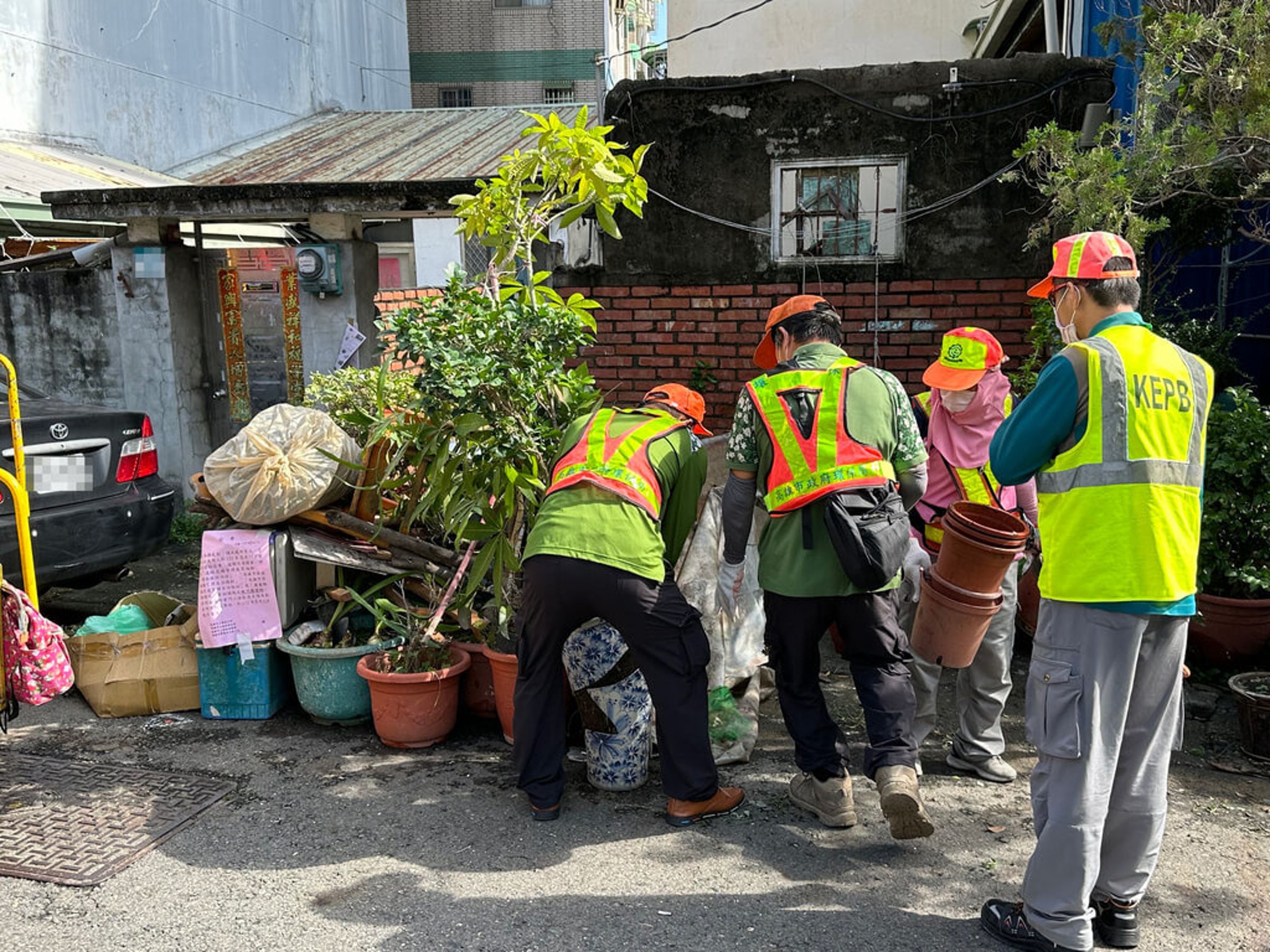 時隔5週再出現本土登革熱疫情,疾管署呼籲民眾於降雨後務必落實「巡、倒、清、刷」。(高雄市政府衛生局提供)