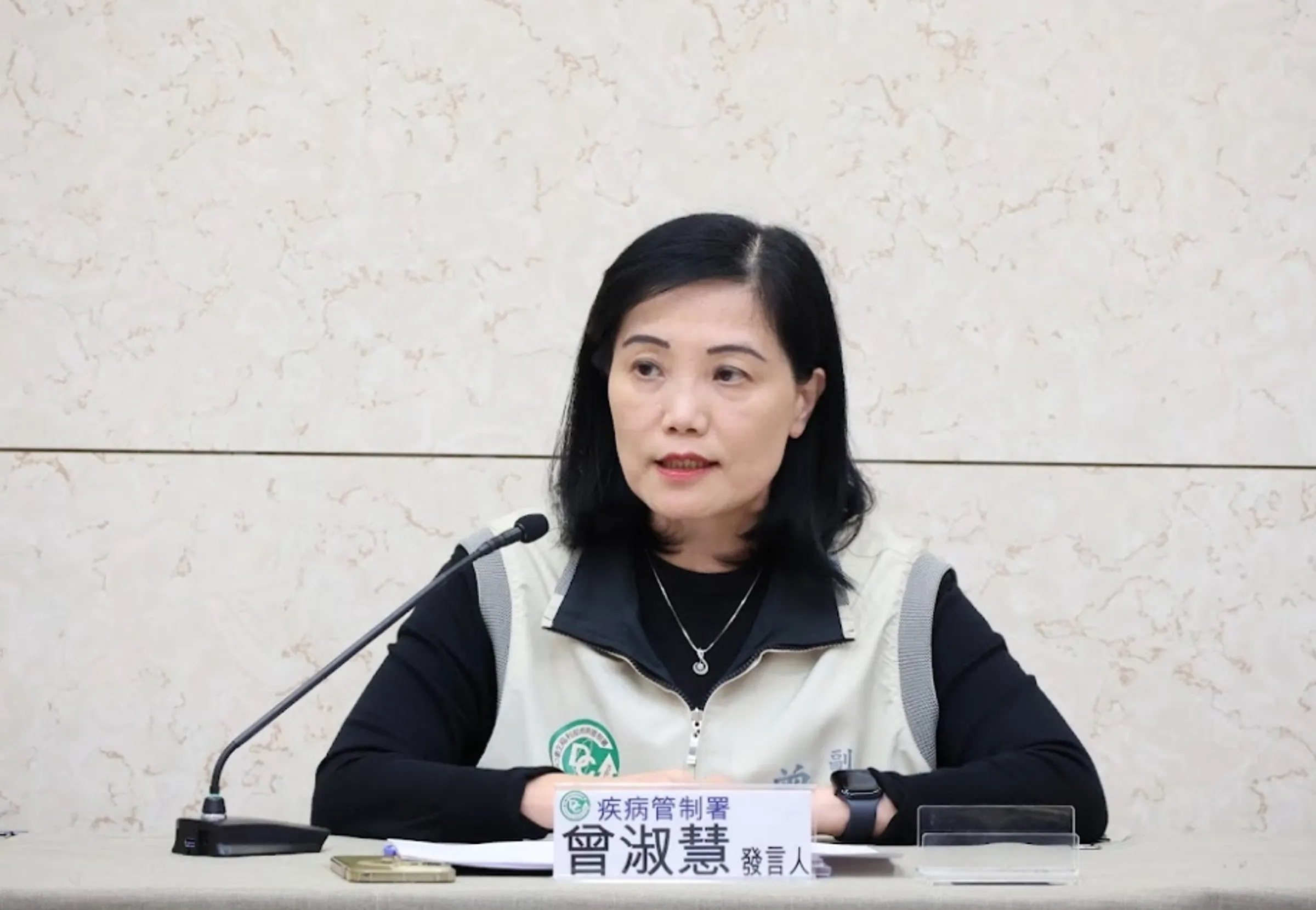 曾淑慧說明，雖然有說法指男子在台時已發燒，但確切的發病時間與行程仍需等待日方正式書面資料釐清。（疾管署提供）