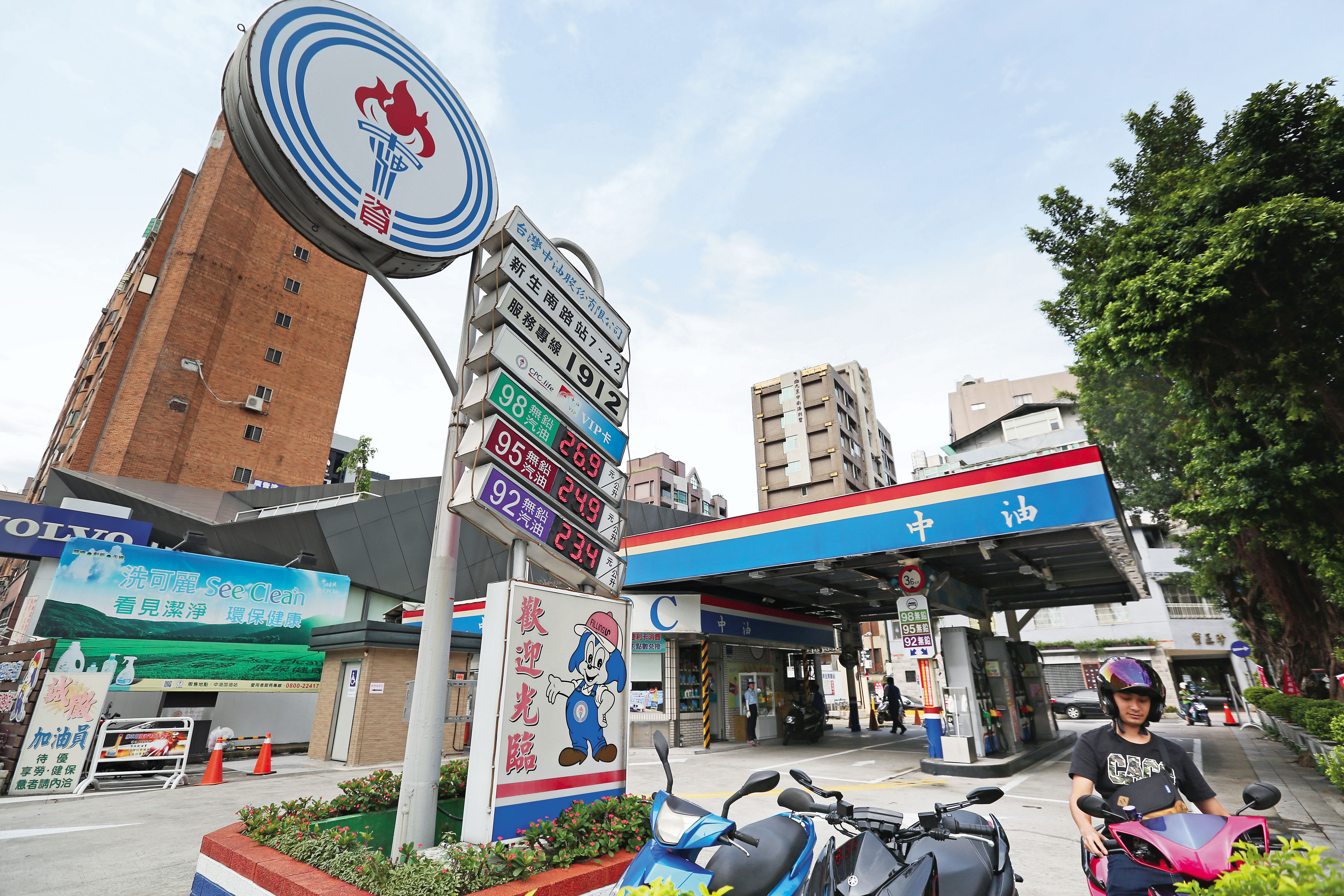 中油三接傳出浮報風波後,再遭檢舉為東丕營造修改投標資格。