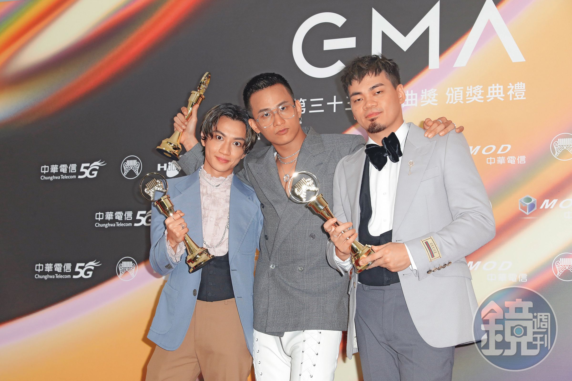 茄子蛋曾以〈愛情你比我想的閣較偉大〉奪下第33屆金曲獎年度歌曲獎。左起謝耀德、黃奇斌、蔡鎧任。