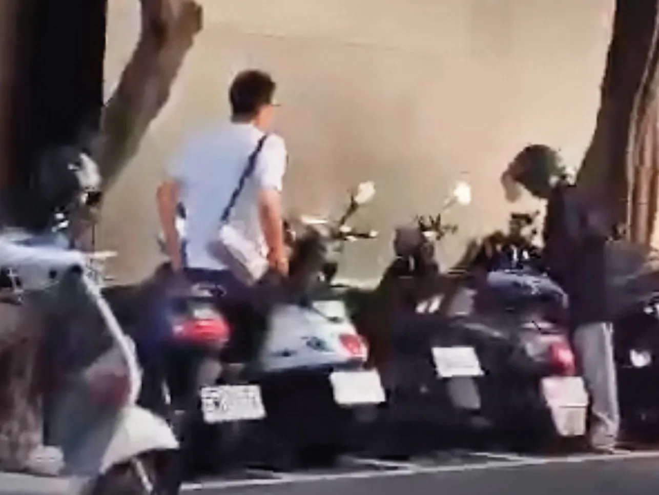 名廚偷吃渣不停2／偷吃毀家庭竟全怪妻　黃旅毅搬回老家公開曬愛寵小三