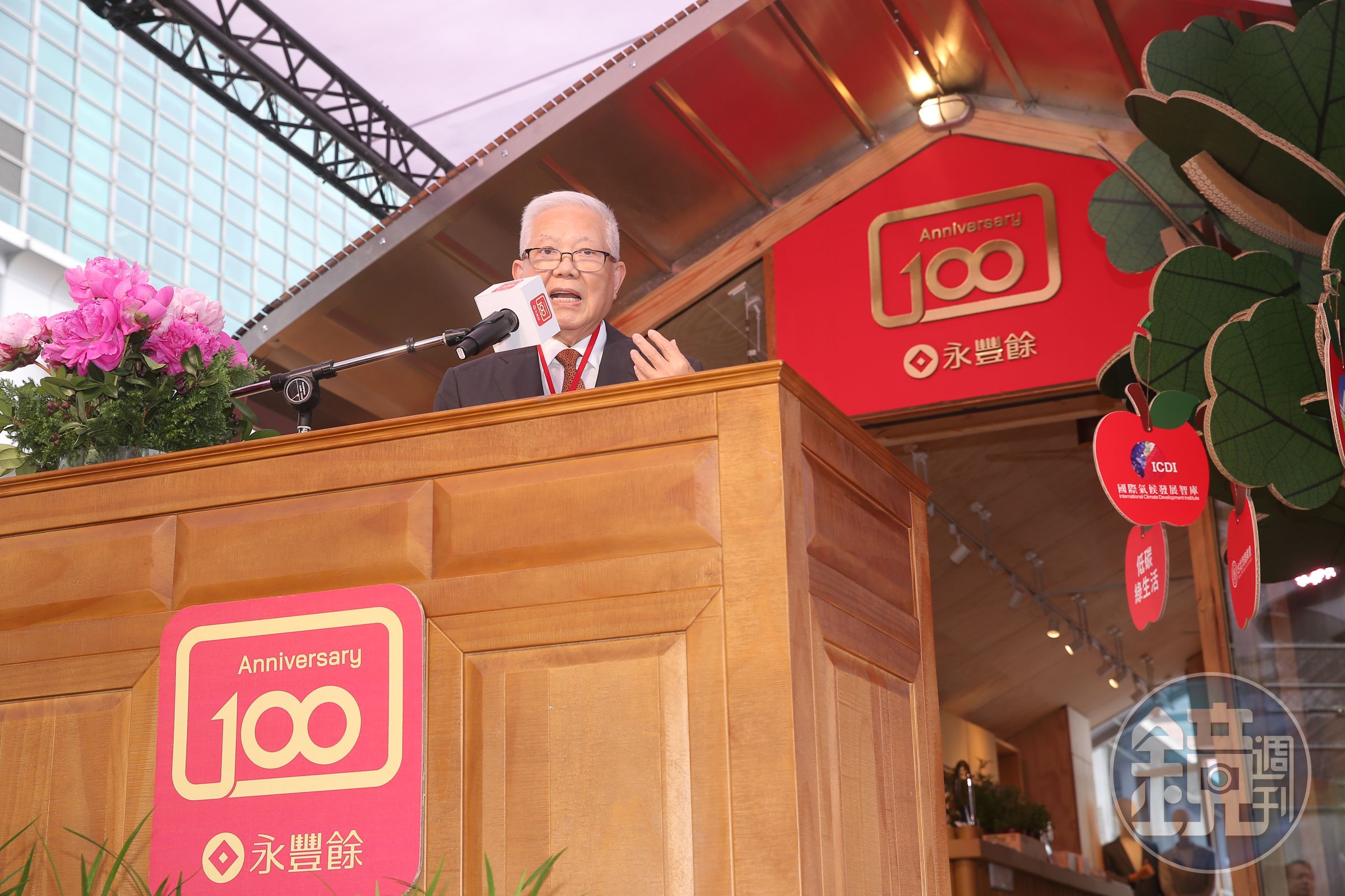 為慶祝永豐餘成立100年,何壽川親自站台。