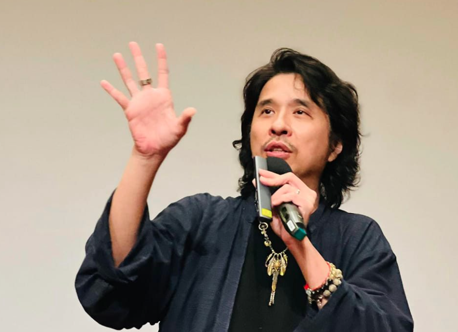 教育部次長葉丙成澄清，自己並未說過，馬龍團參訪中山女中不交流，是因擔心高中生「心智尚未成熟」。（翻攝自葉丙成臉書）