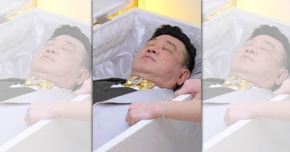 孫德榮之前曾體驗火葬儀式。（翻攝自臉書）