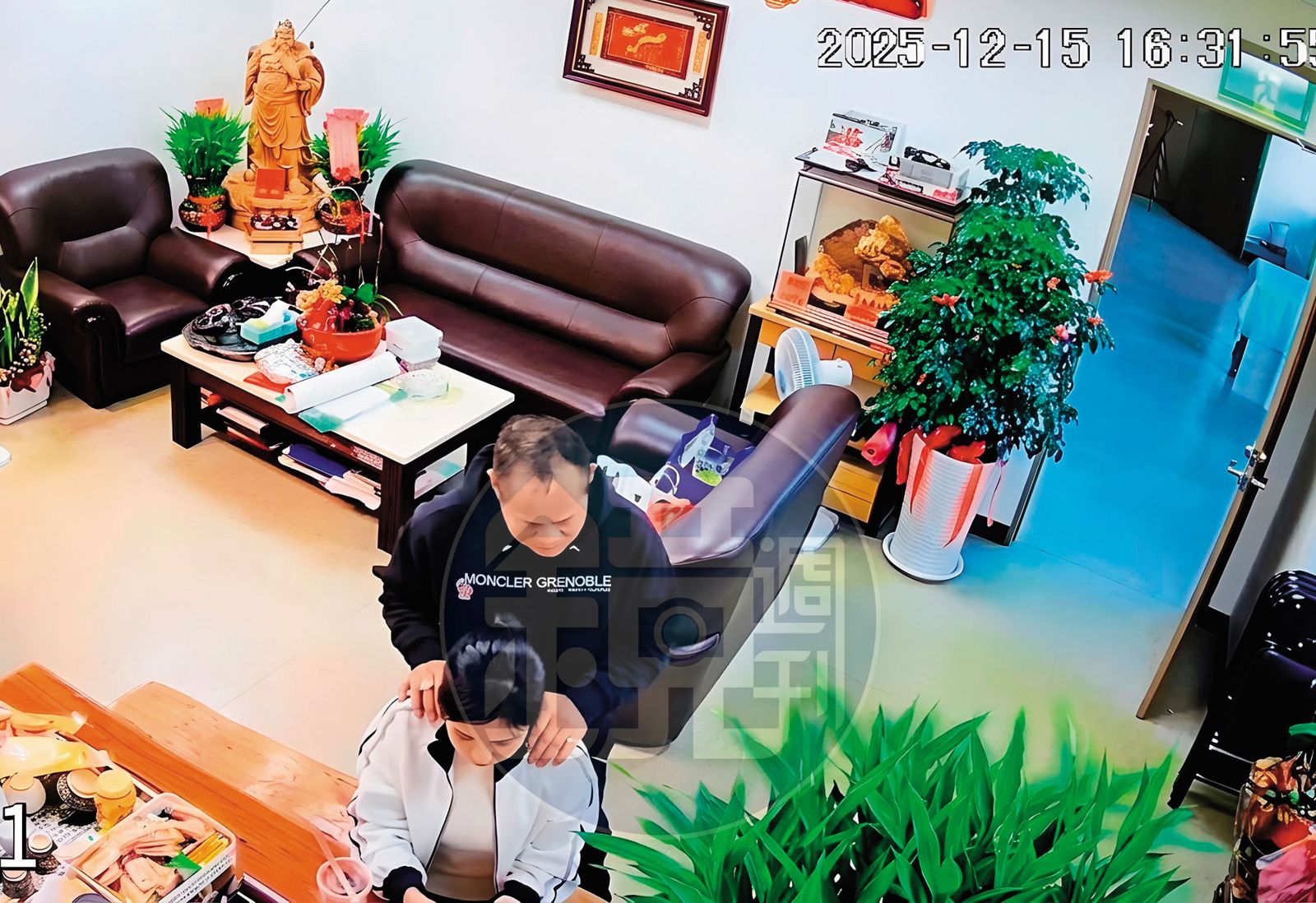 里長性騷轉風向/親密擁抱按摩影像獨家曝光 萬華美女里長控遭權勢性騷有隱情